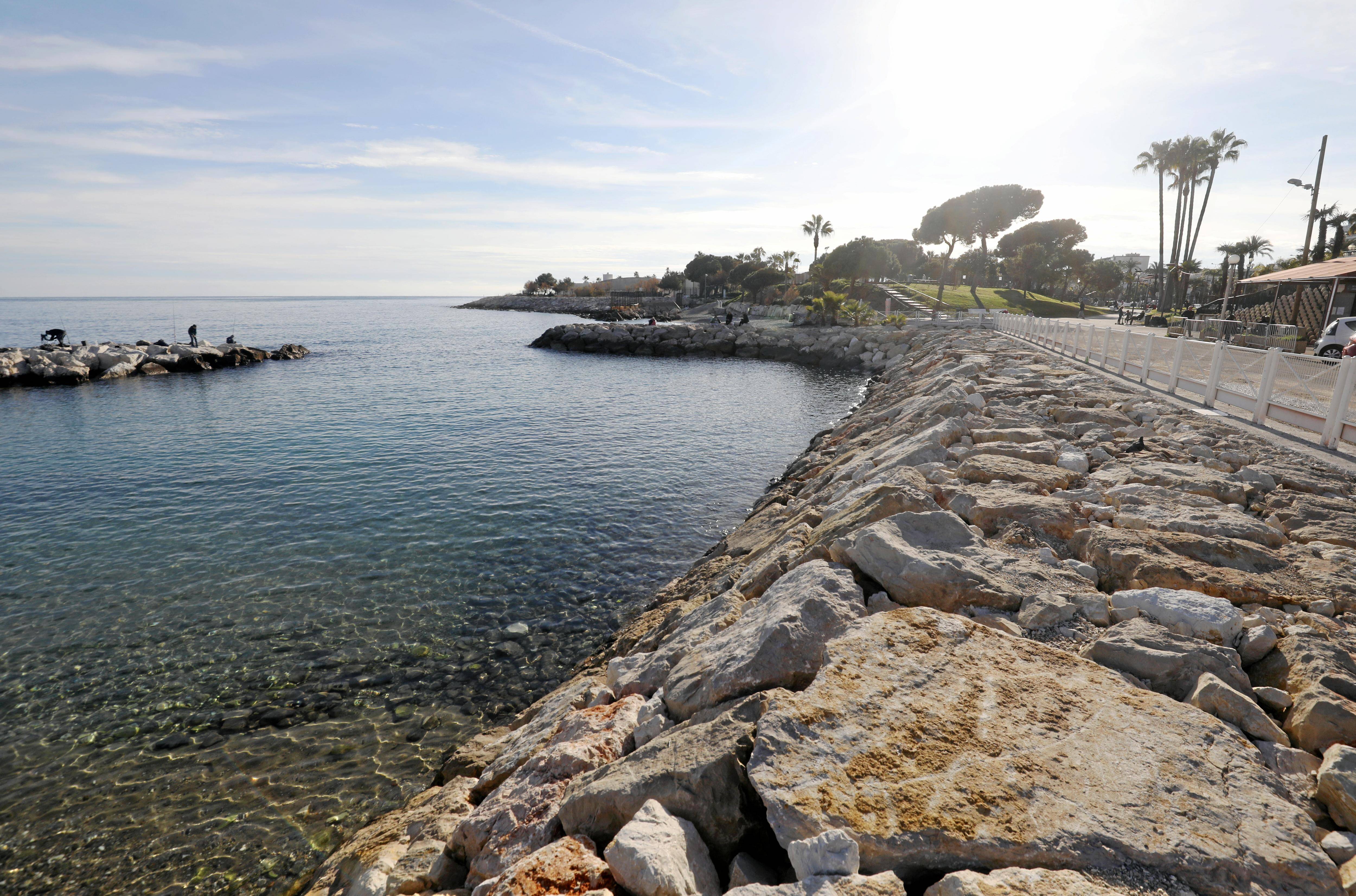 Un homme dans un état très grave après une chute dans les rochers à Nice