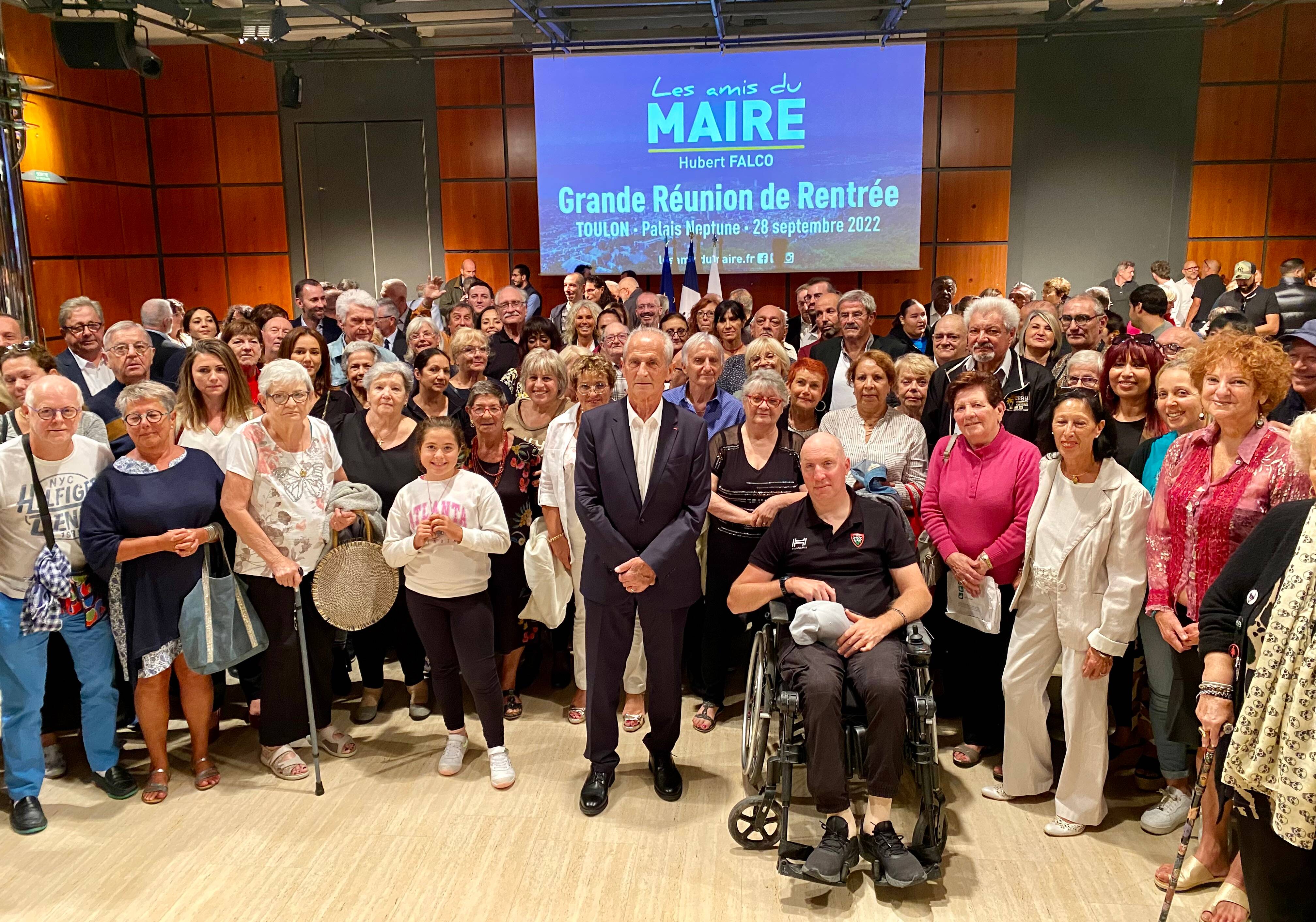 "Il croit toujours en son retour, c'est grave": pas encore créée, l'association des Amis d'Hubert Falco fait déjà causer