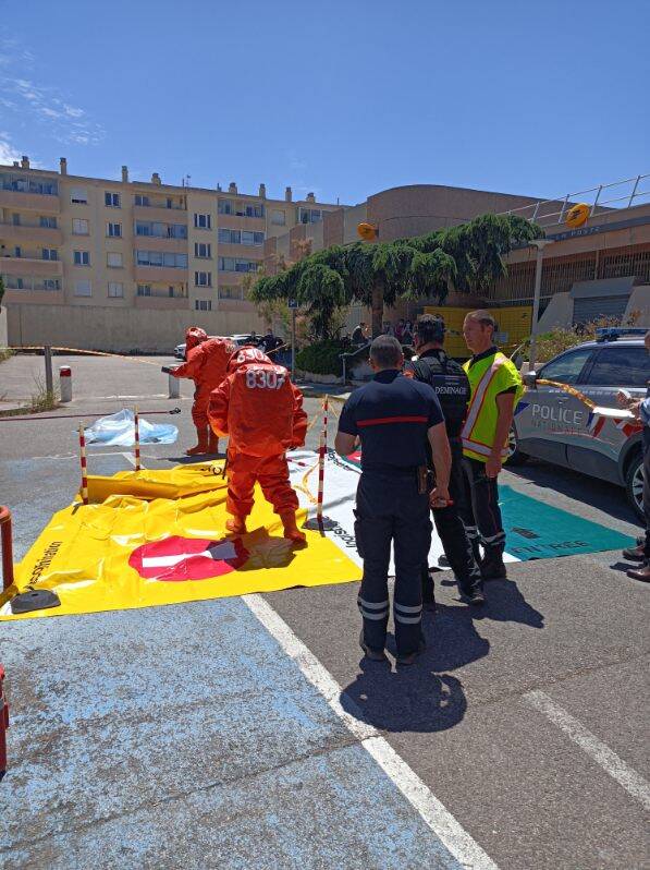Panique à la poste de La Seyne à cause d'un colis suspect déchiré contenant de la poudre blanche