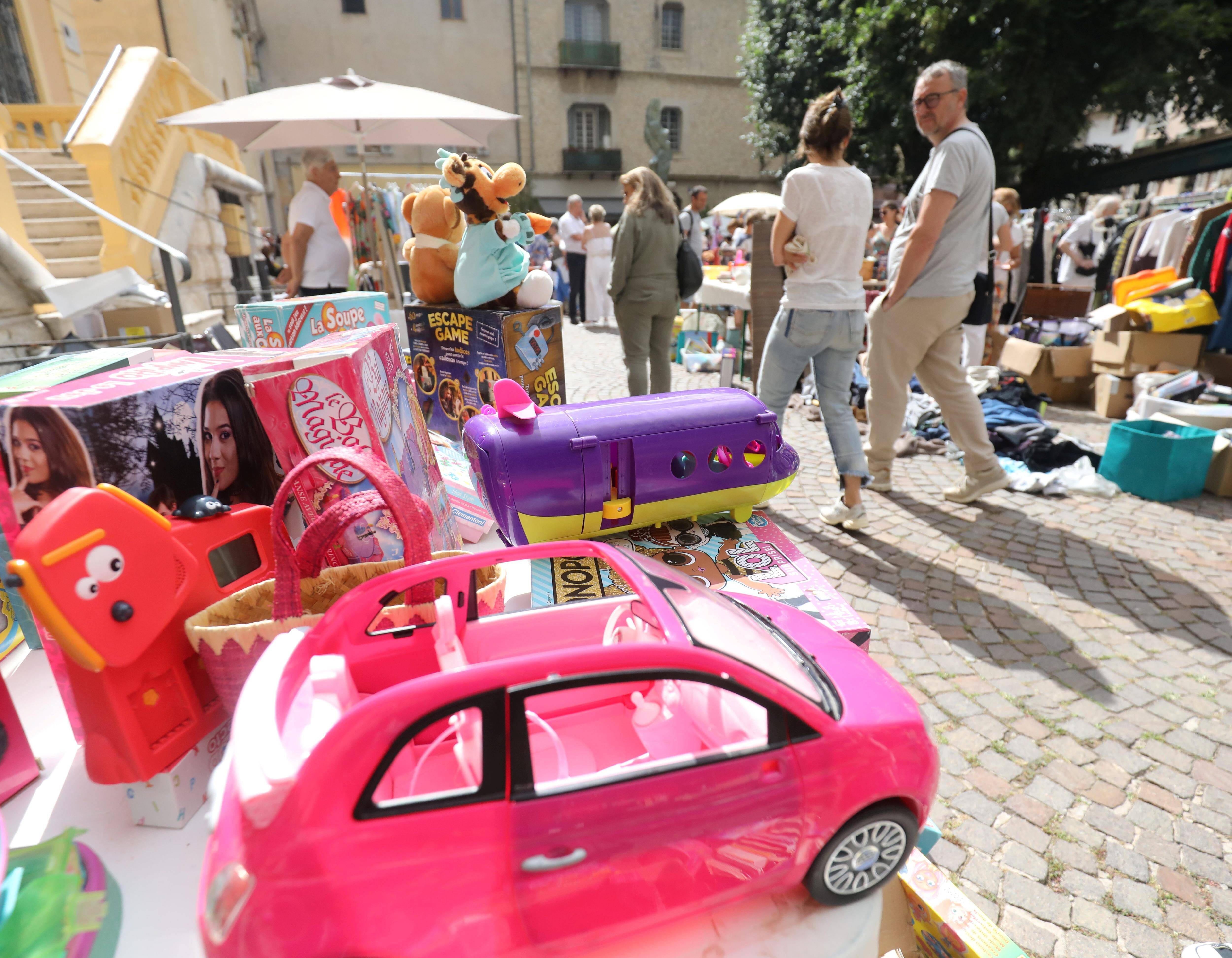 "On sent un avant et un après inflation": est-ce toujours rentable de participer à un vide-greniers?