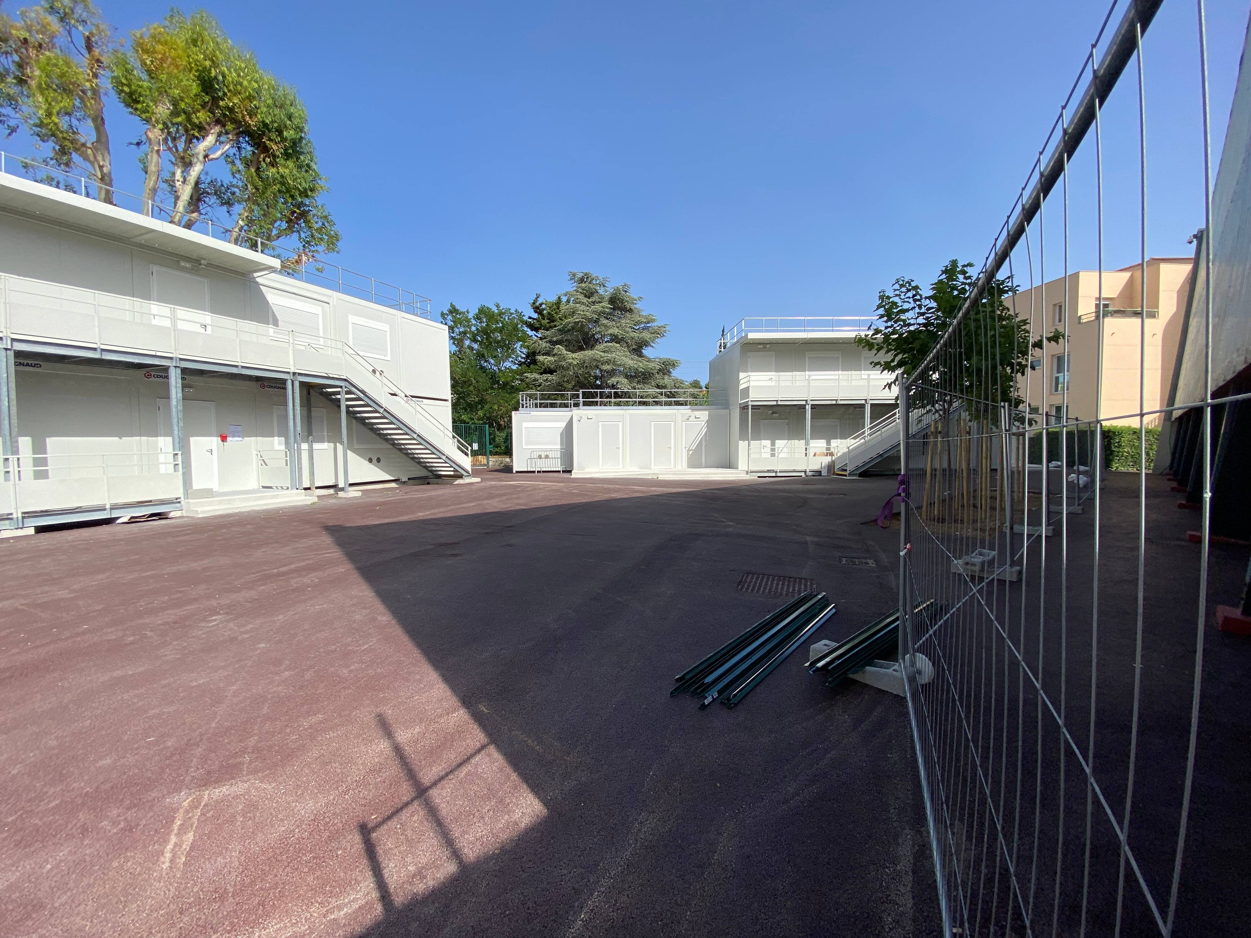 "Un déménagement dans la précipitation": des parents inquiets pour les élèves qui feront leur rentrée dans des préfabriqués à Beaulieu-sur-Mer