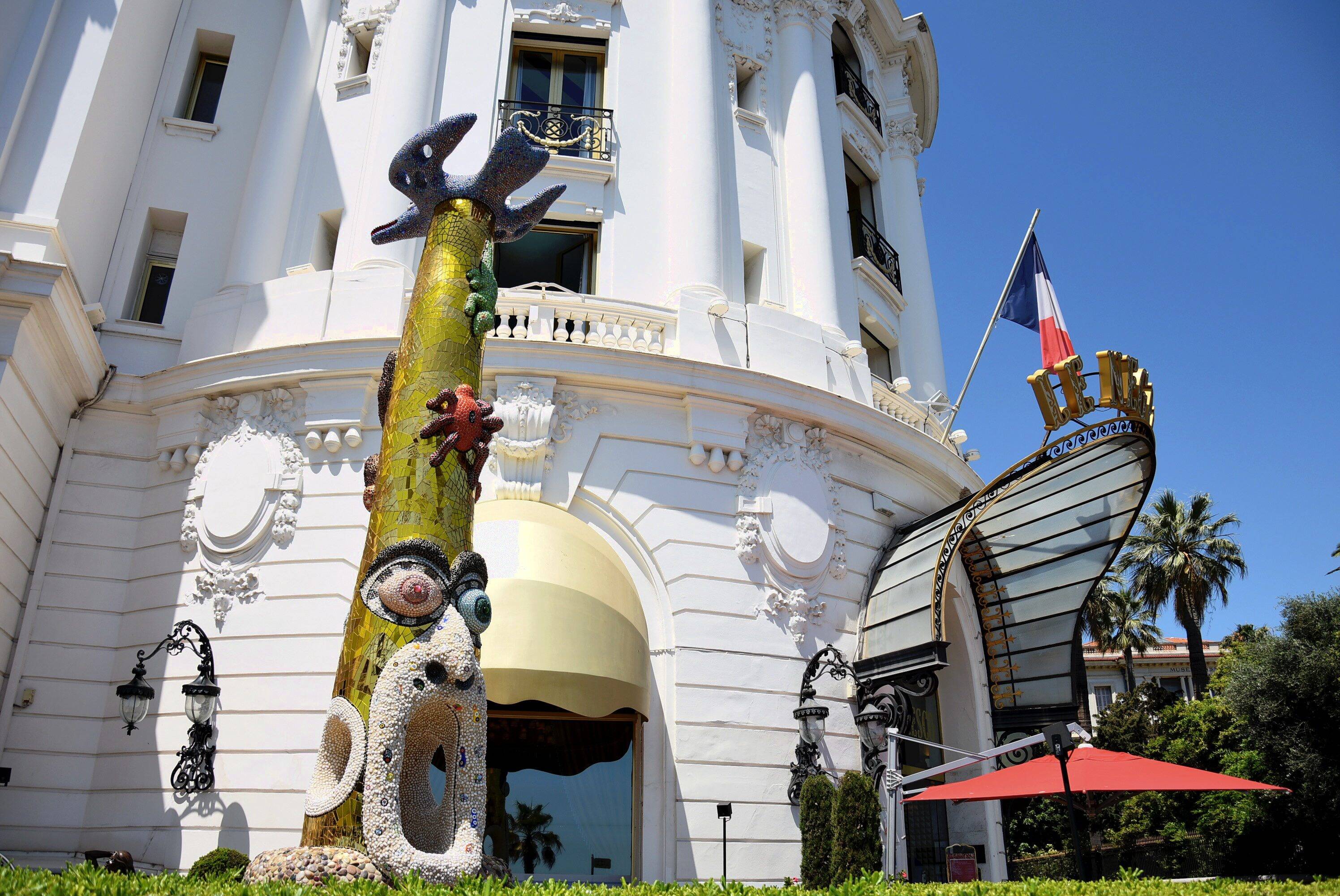 On vous explique pourquoi la statue de Niki de Saint Phalle a changé devant Le Negresco à Nice