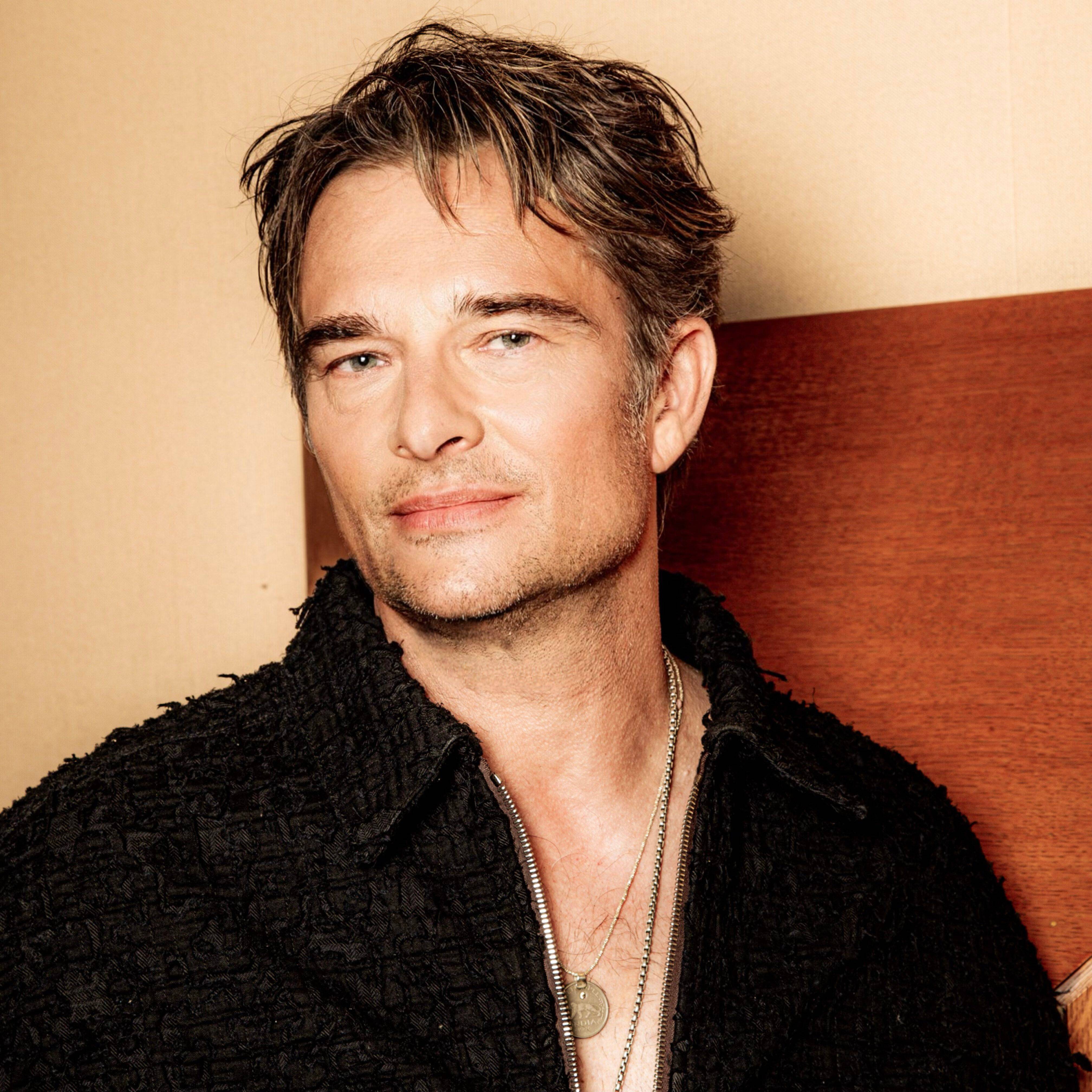 "Ces titres étaient dans mon ADN puisque tout petit j'entendais mon père les répéter": David Hallyday présente "Requiem pour un fou"