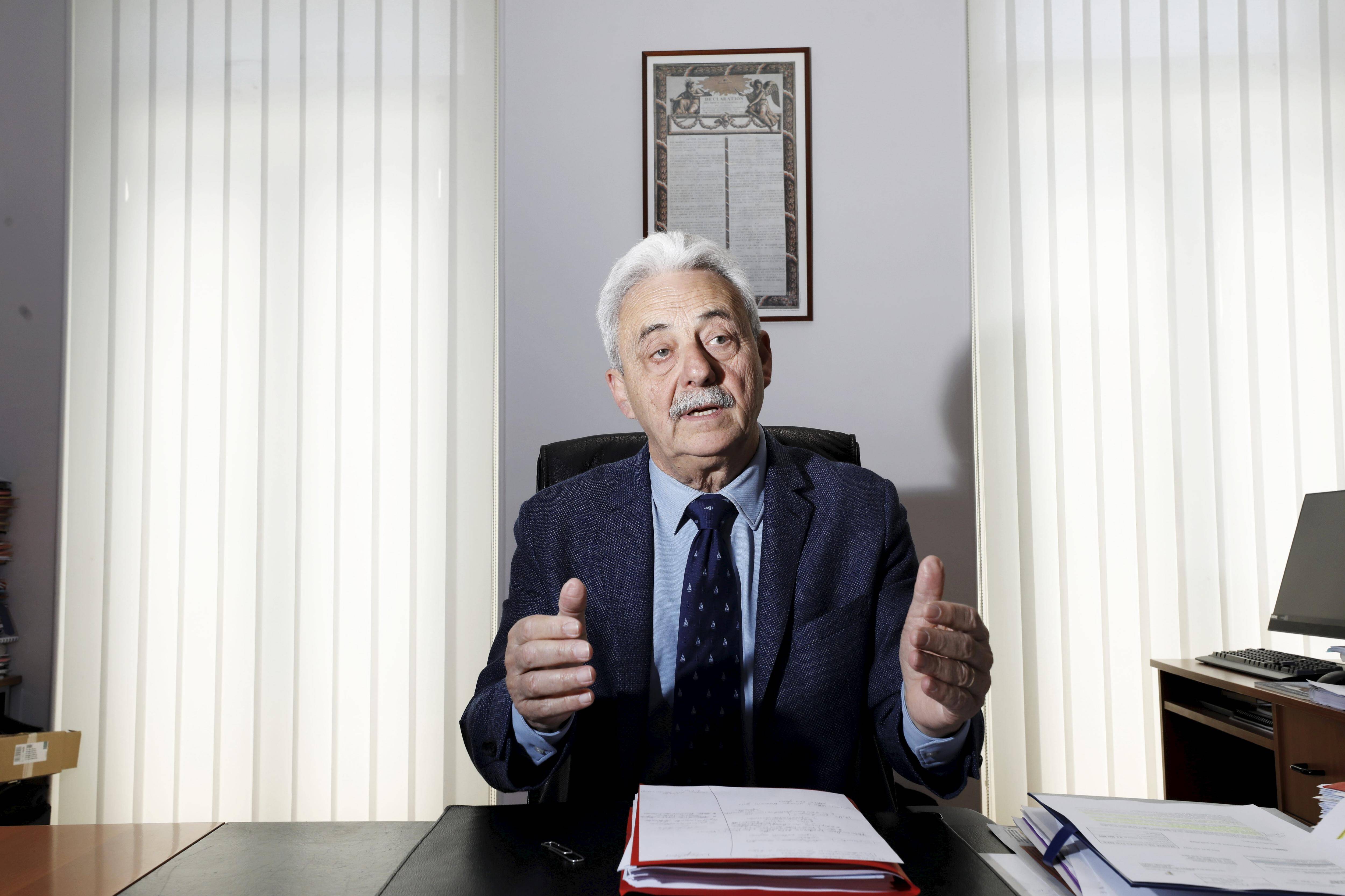 "Je ne me lance pas là-dedans", le maire de Cagnes-sur-Mer Louis Nègre ne tranche pas sur le cas Ciotti