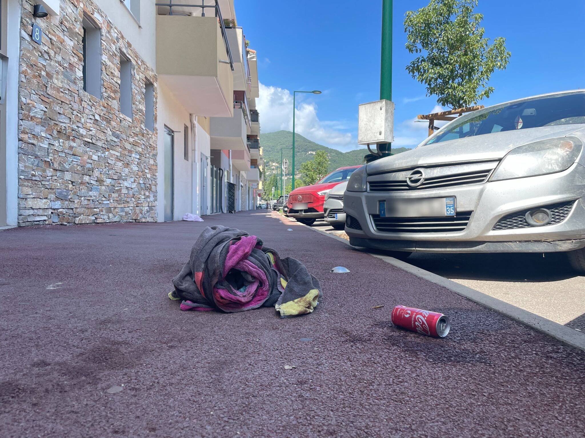 "Il s'est mis à crier: Je suis blessé! Je vais mourir!" Stupeur et questionnements après les tirs qui ont blessé un homme à Saint-Martin-du-Var