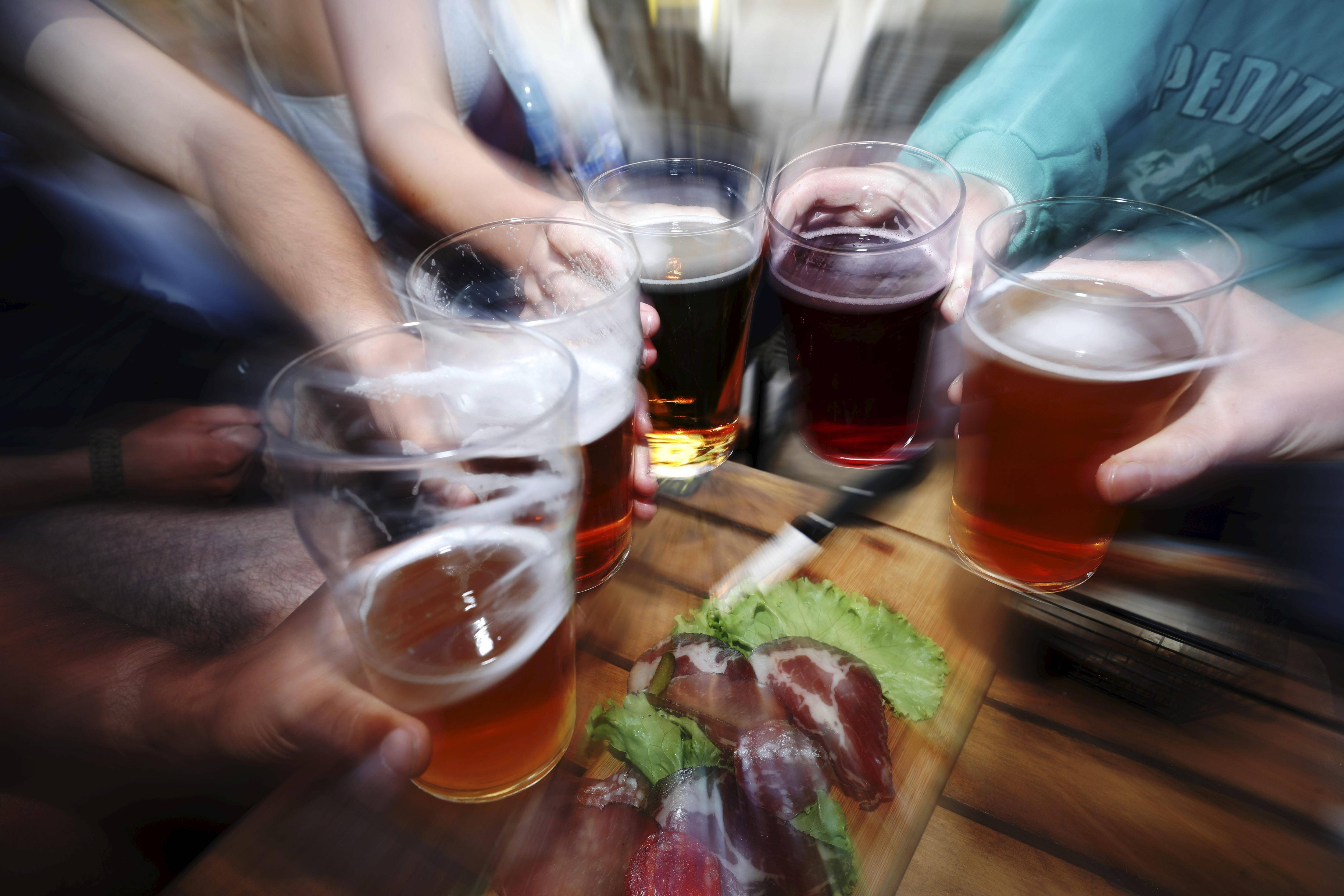 Alcool, relations sexuelles, consommation... Avec le retour de l'été, les gestes à faire pour festoyer en sécurité