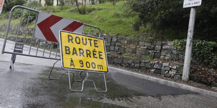Un poteau électrique tombe sur la RD560 à Brue-Auriac, une déviation obligatoire mise en place