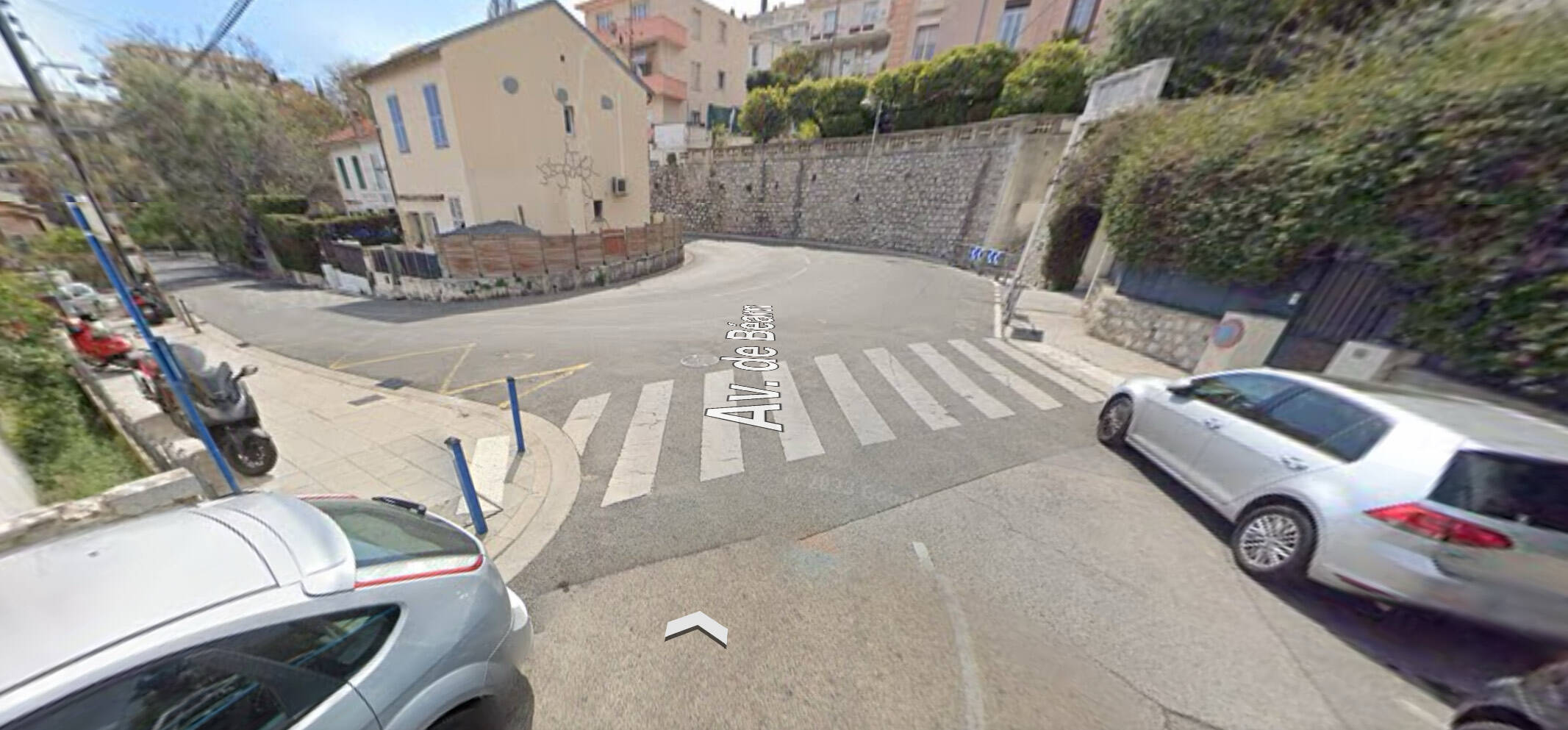 Une voiture sans permis termine sa course sur le toit à Cimiez, deux blessés légers