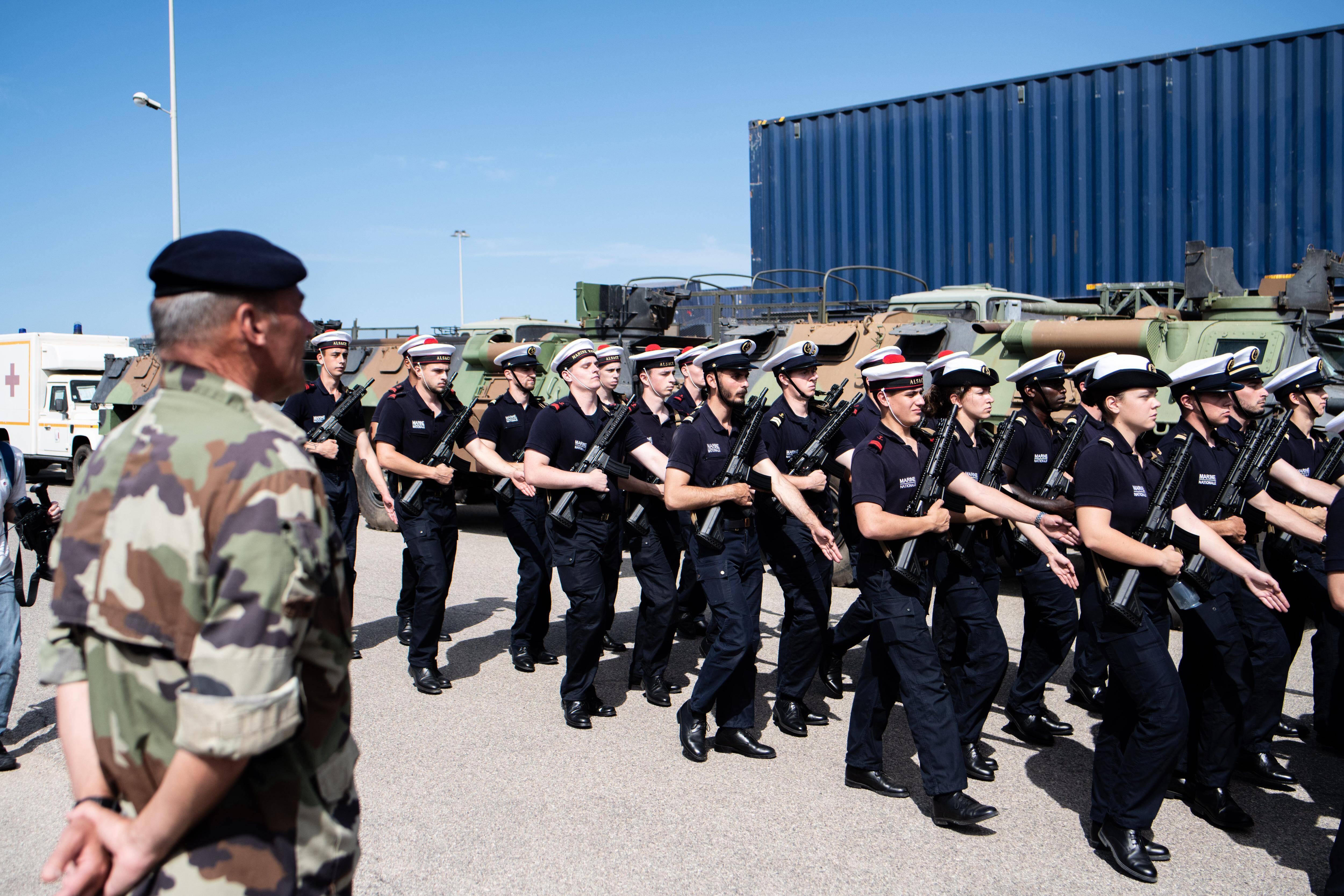 Du grand large à la prestigieuse avenue Foch à Paris, ces marins vont défiler le 14 juillet