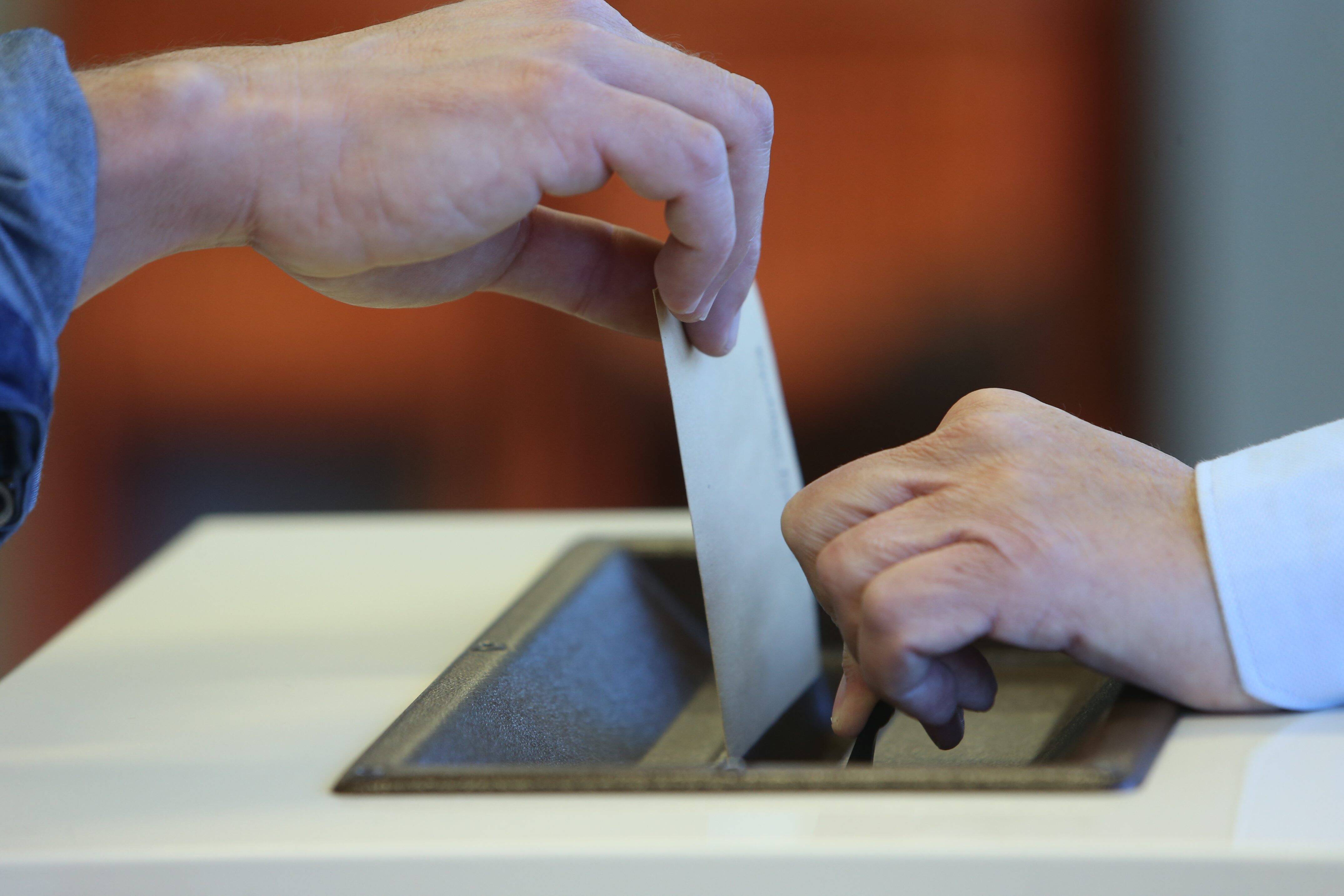 "Sinon, ce sera le système D": la course aux assesseurs pour les bureaux de vote... quitte à les payer à Nice