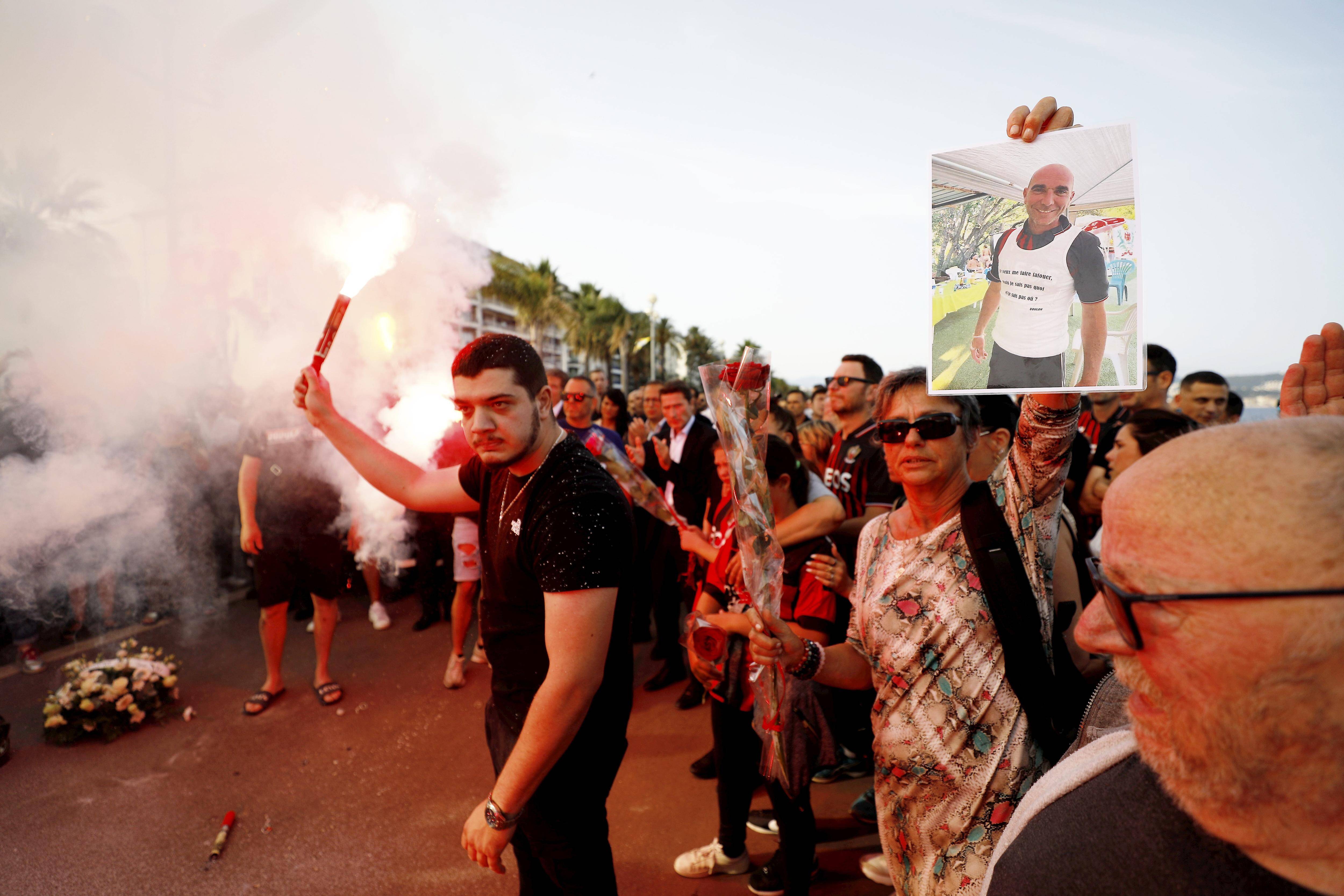 À Nice, un hommage déchirant rendu à Jérémie, ce pompier tué mardi sur la Prom' par un chauffard