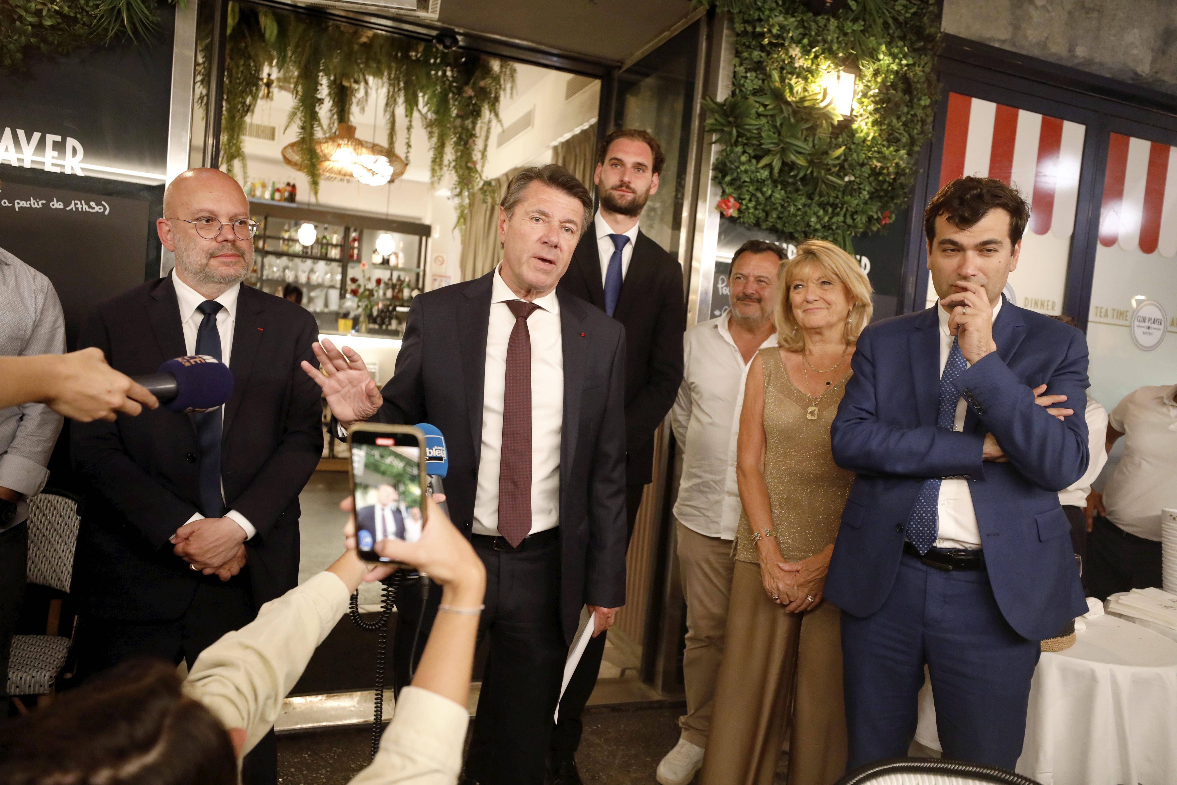 Dans le camp "Estrosi", tout repose sur Graig Monetti qui se maintient face à Olivier Salerno (NFP) et Éric Ciotti