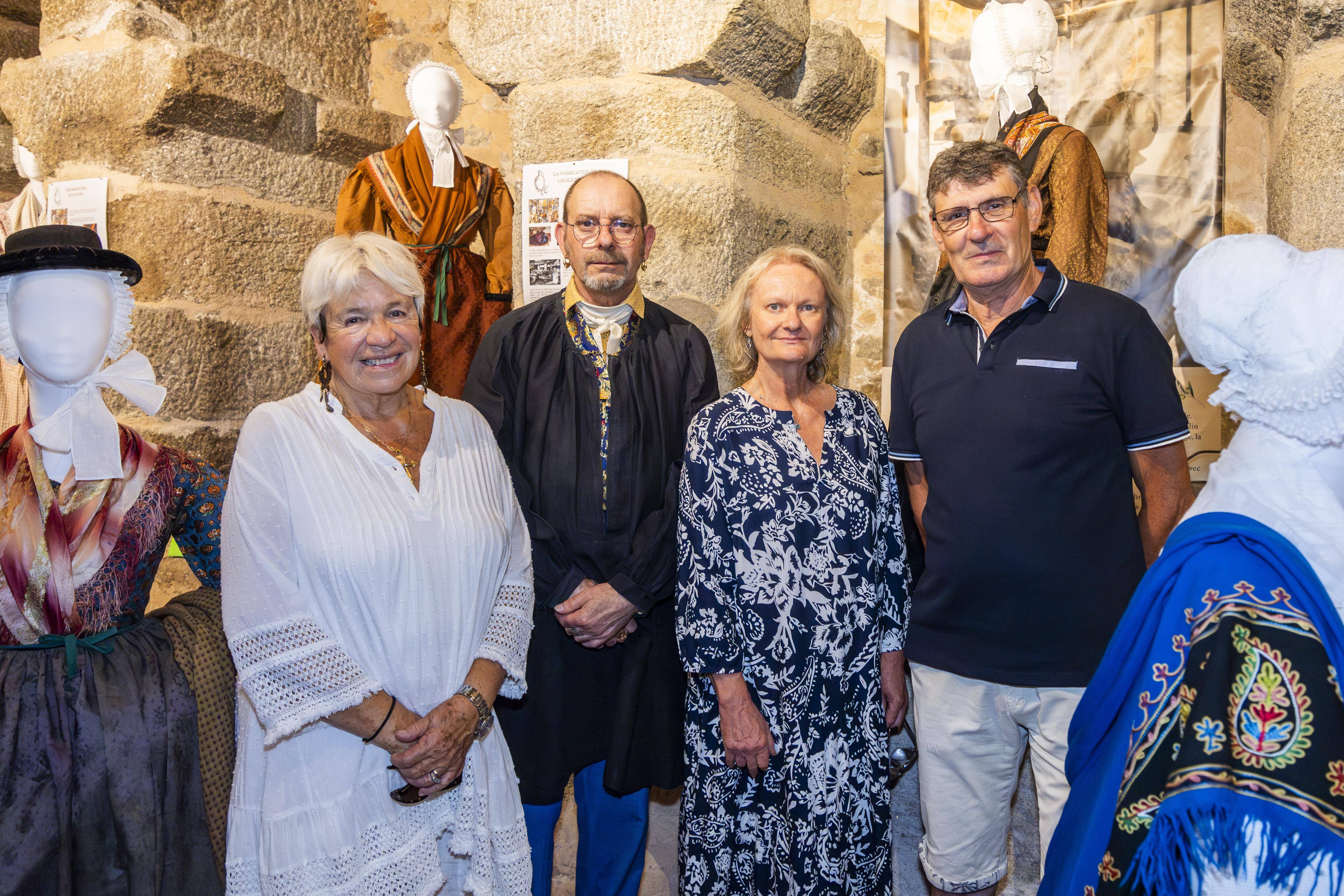 Les habits provençaux anciens sous toutes les coutures au musée du patrimoine de Grimaud