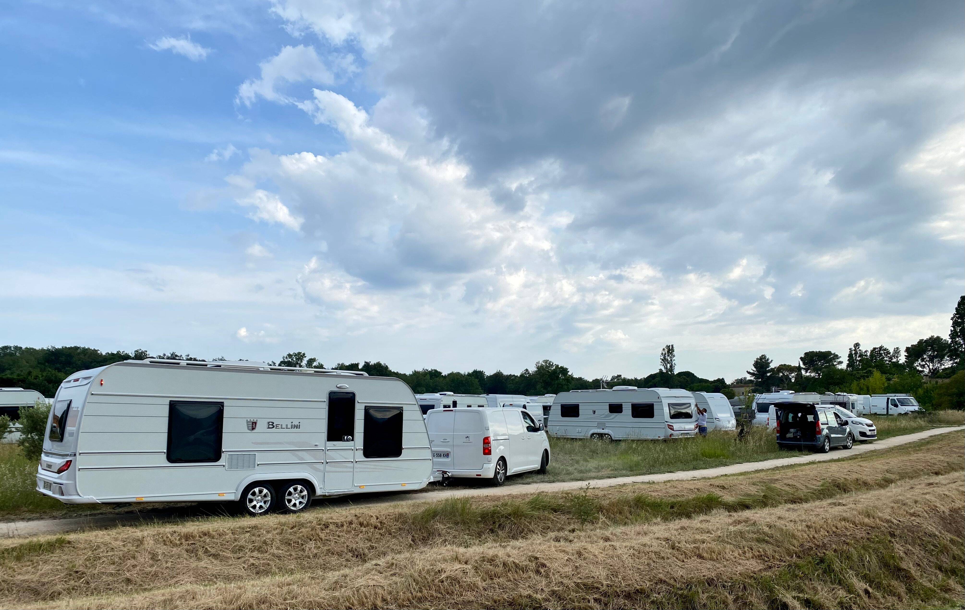 300 caravanes de gens du voyage s'installent sur un terrain privée à La Londe