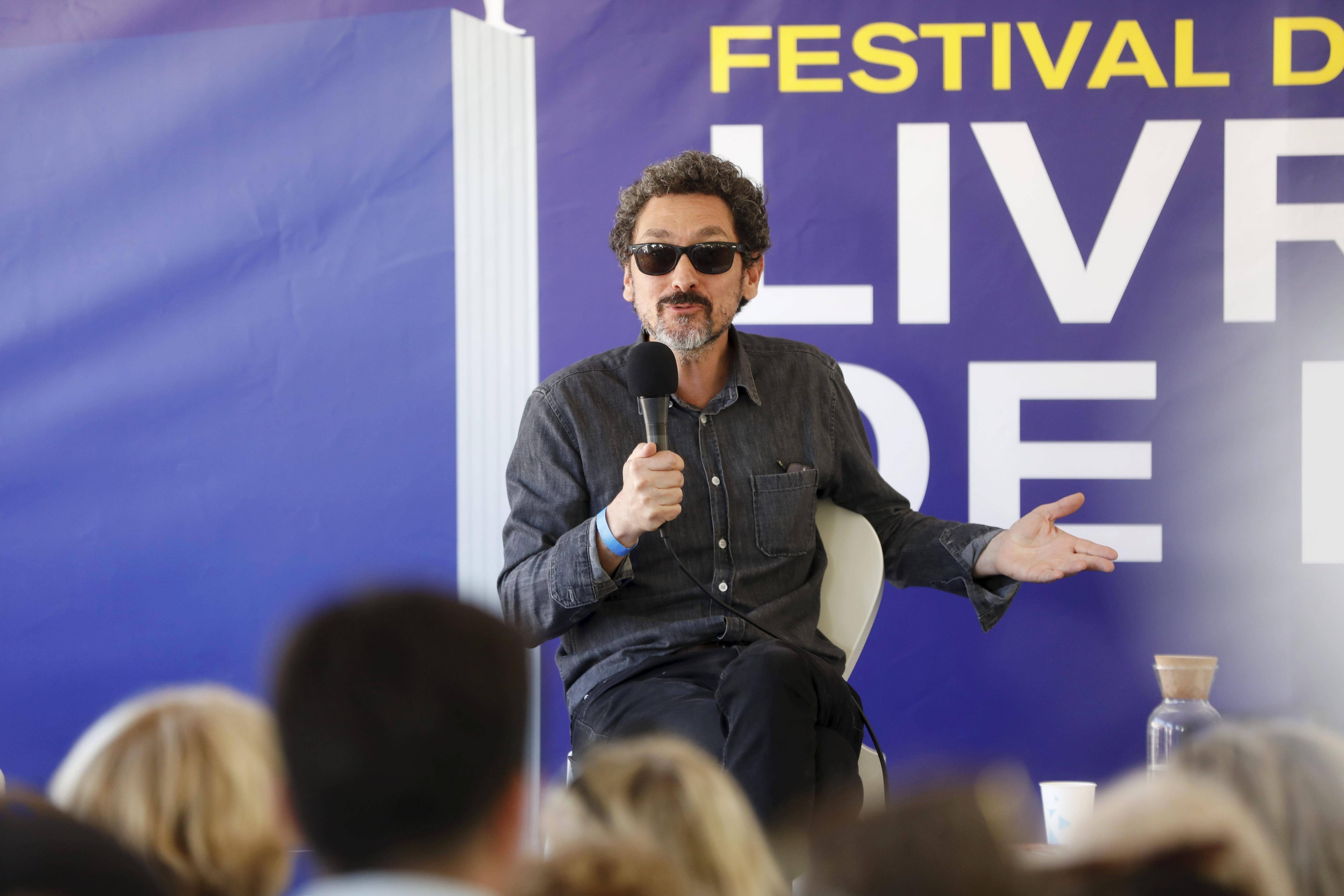 "Je me suis senti propulsé dans une autre existence": David Foenkinos parle de son nouveau livre "La Vie heureuse"