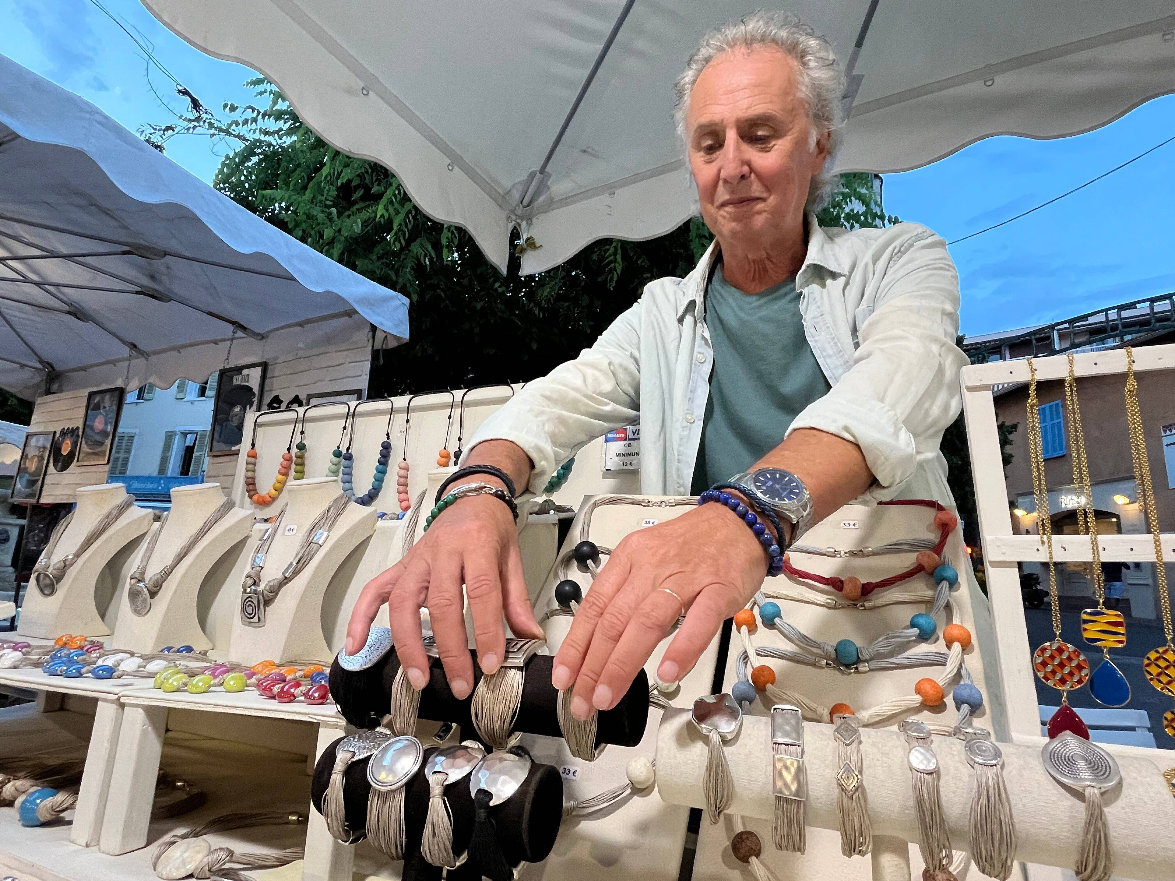 "Il est 20h30, il n'y a personne": à Sainte-Maxime, un marché nocturne en demi-teinte pour les commerçants