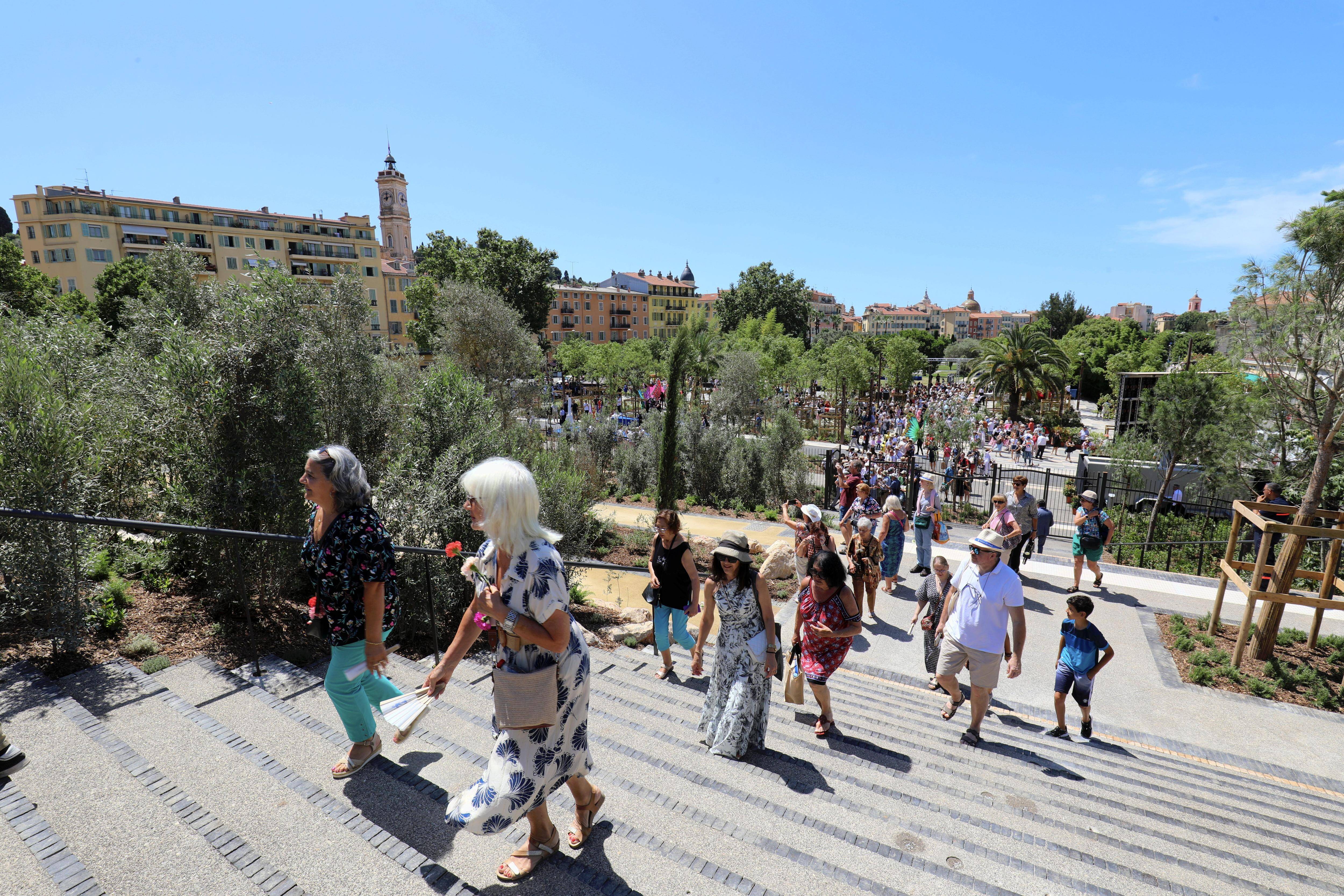 "C'est sa petite dissolution a lui": ces Niçois réagissent à la démission de Christian Estrosi de la président de la Métropole de Nice