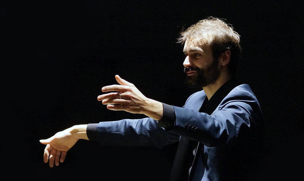 1.800 kilomètres en vélo pour diriger ce dimanche, le Philharmonique de Nice: on vous présente Dylan Corlay, chef d'orchestre roi de la petite reine