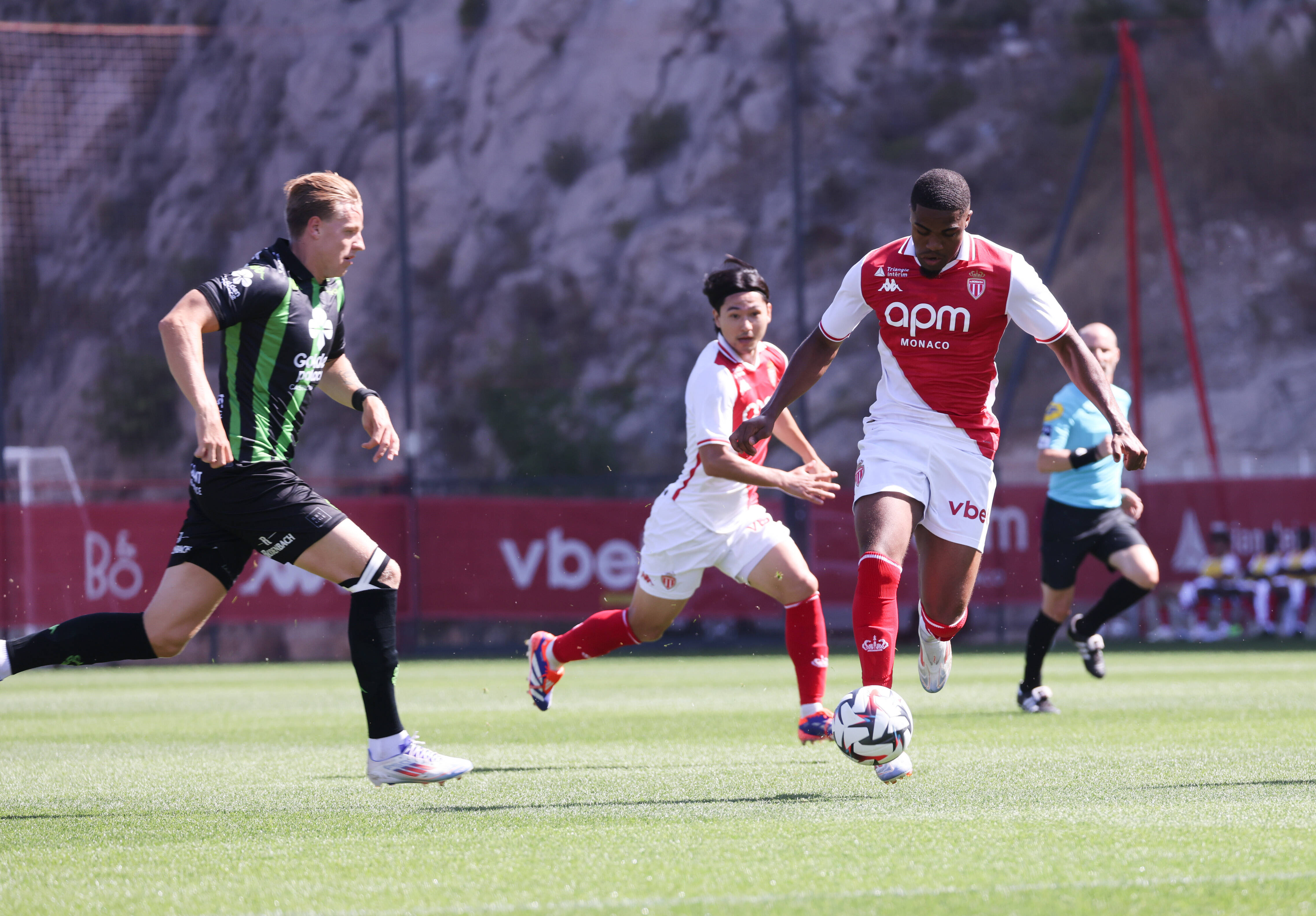 De nombreux jeunes, des cadres, quatre gardiens: Adi Hütter a choisi un groupe étoffé pour le stage en Autriche