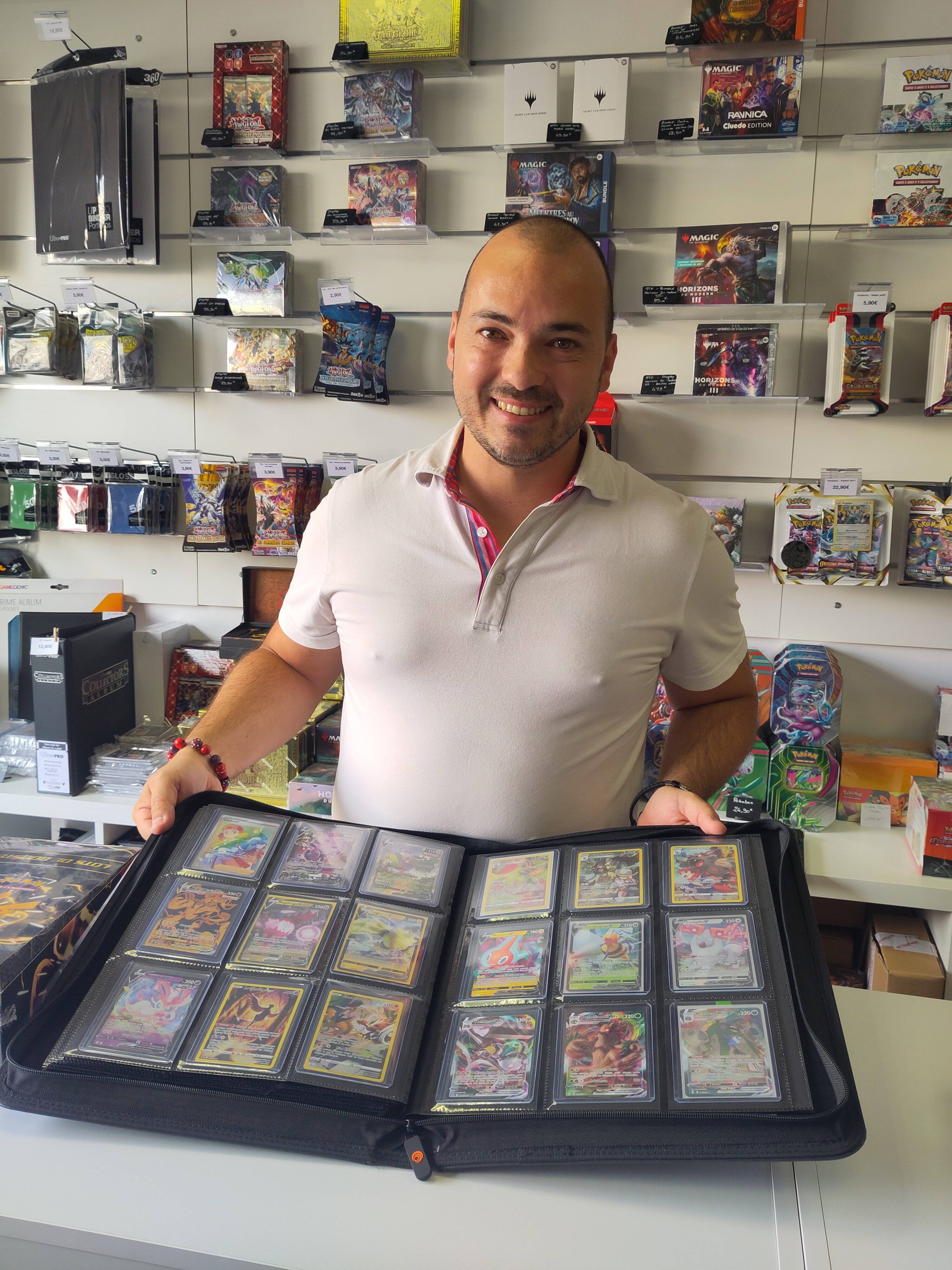 Cet agent immobilier a ouvert une boutique de carte à jouer à Antibes