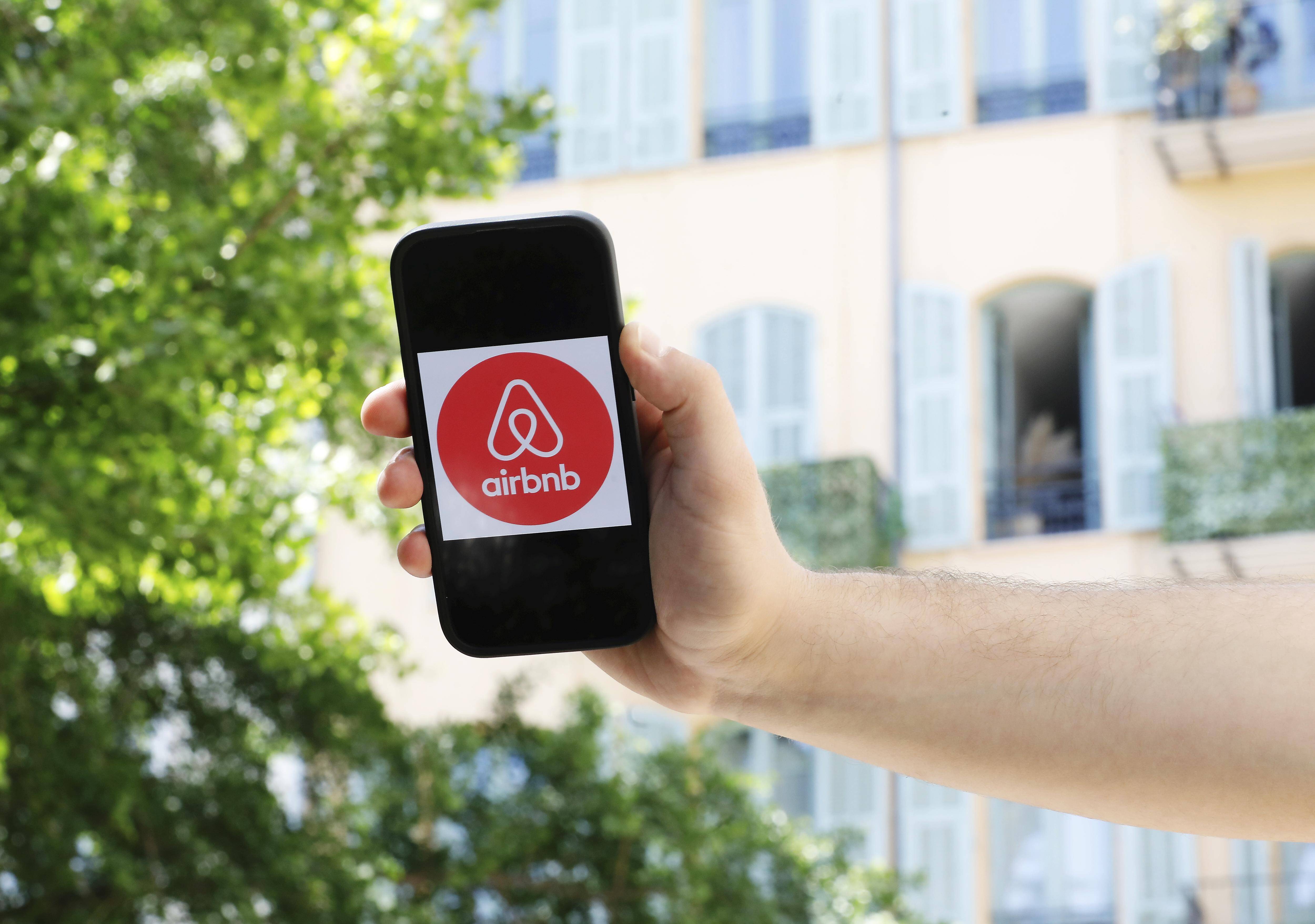"Des contre-informations pour faire peur": ces loueurs professionnels menacent le durcissement des règles Airbnb souhaitées par la Ville de Nice