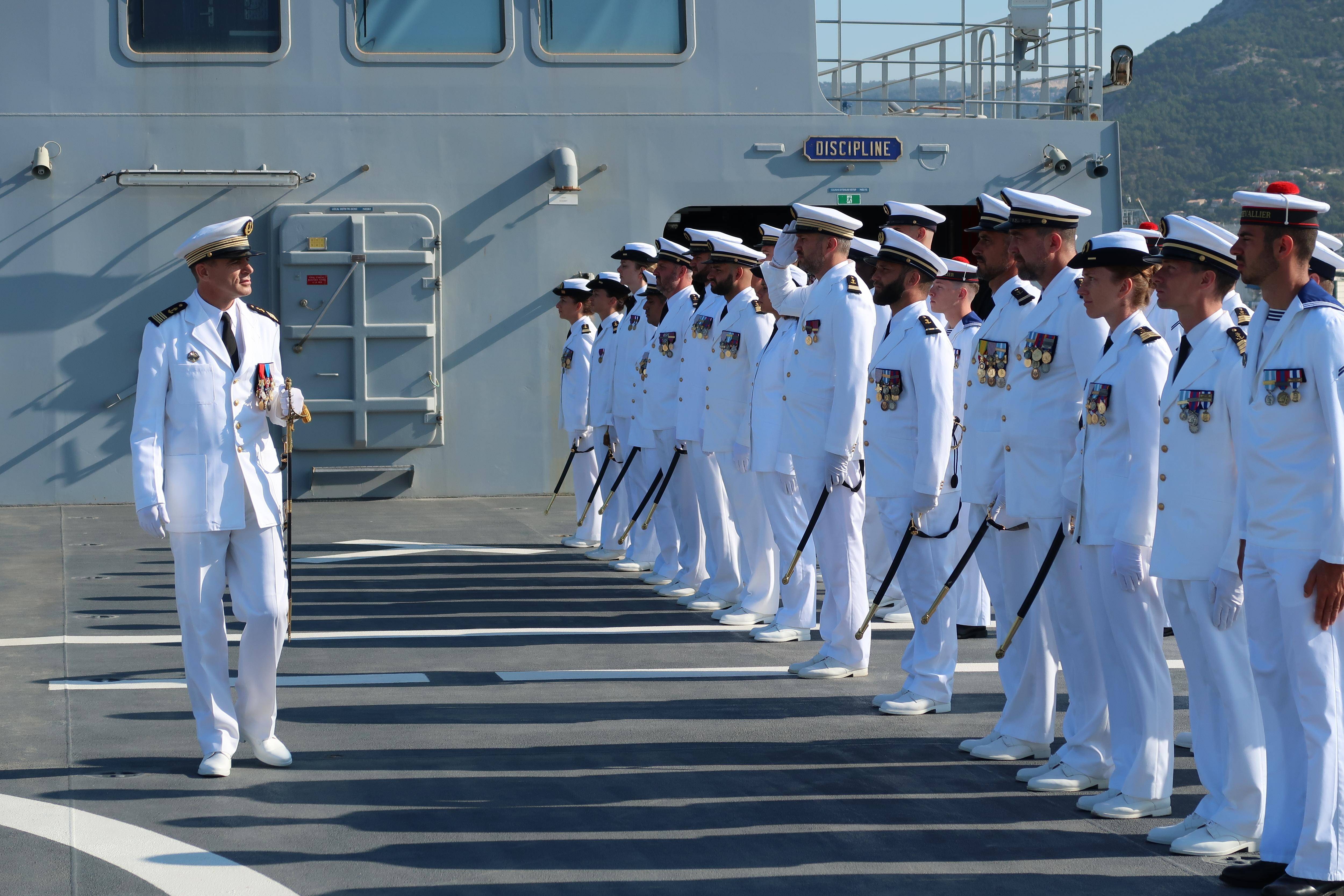 Le Jacques-Chevallier, "deuxième plus gros navire de la Marine", poursuit sa montée en puissance à Toulon