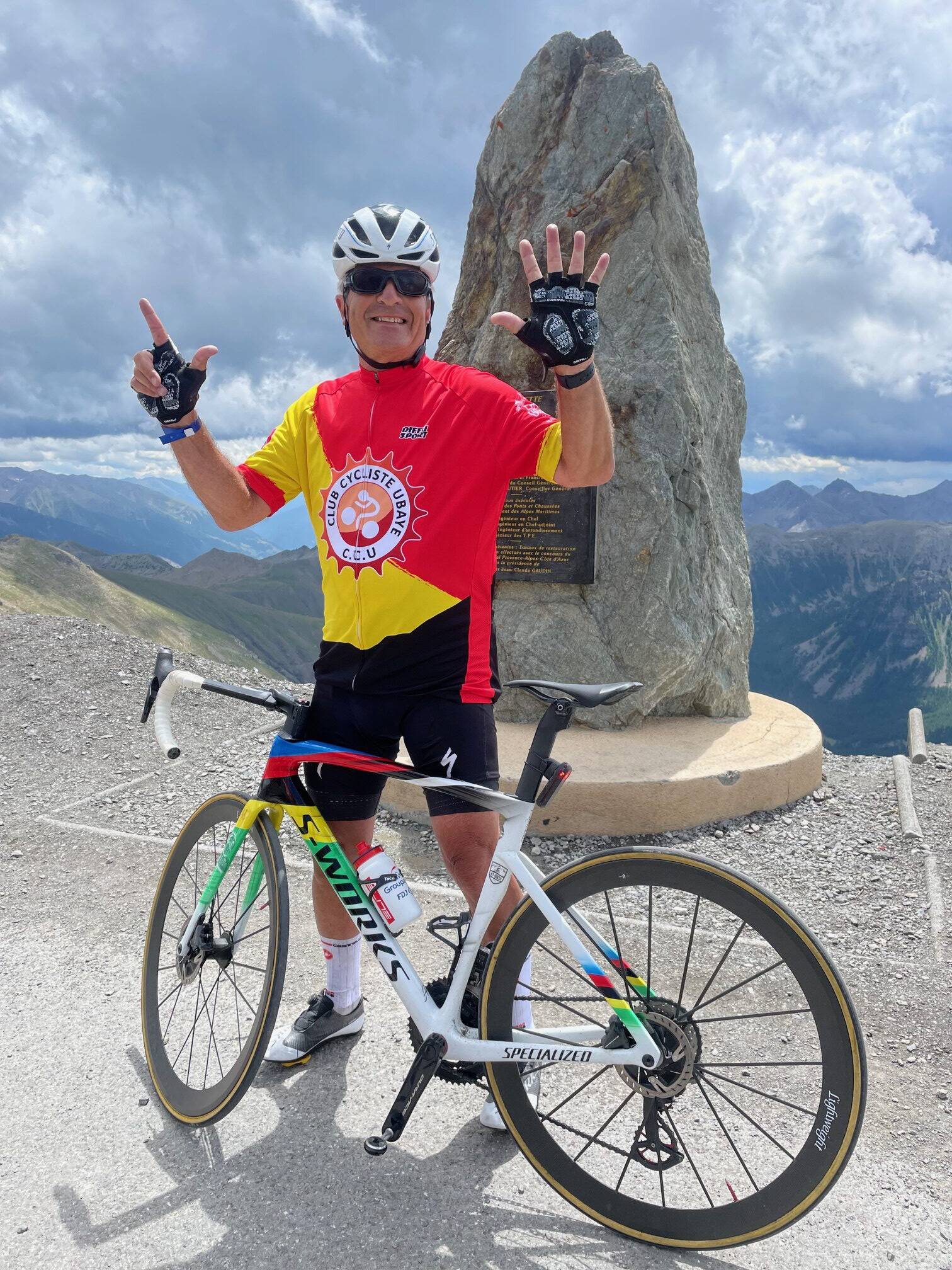 "Une fois au sommet, il y a des larmes de joie": rencontre avec ce retraité qui a vaincu le col 342 fois le col de la Bonette