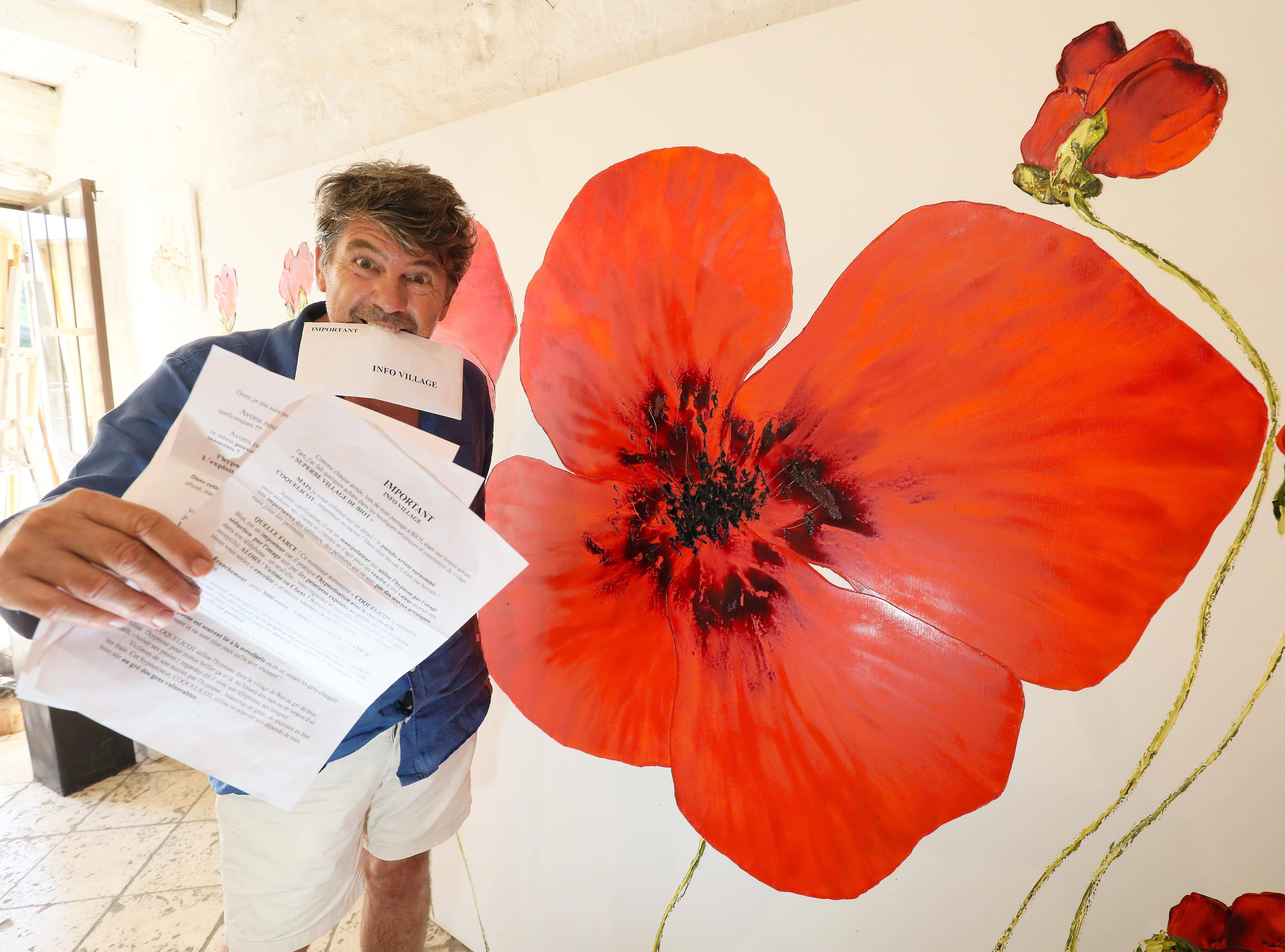 Tract et pratiques obscures... Qui en veut à Jean-Philippe Ghiglione, le "maître" des coquelicots de Biot?
