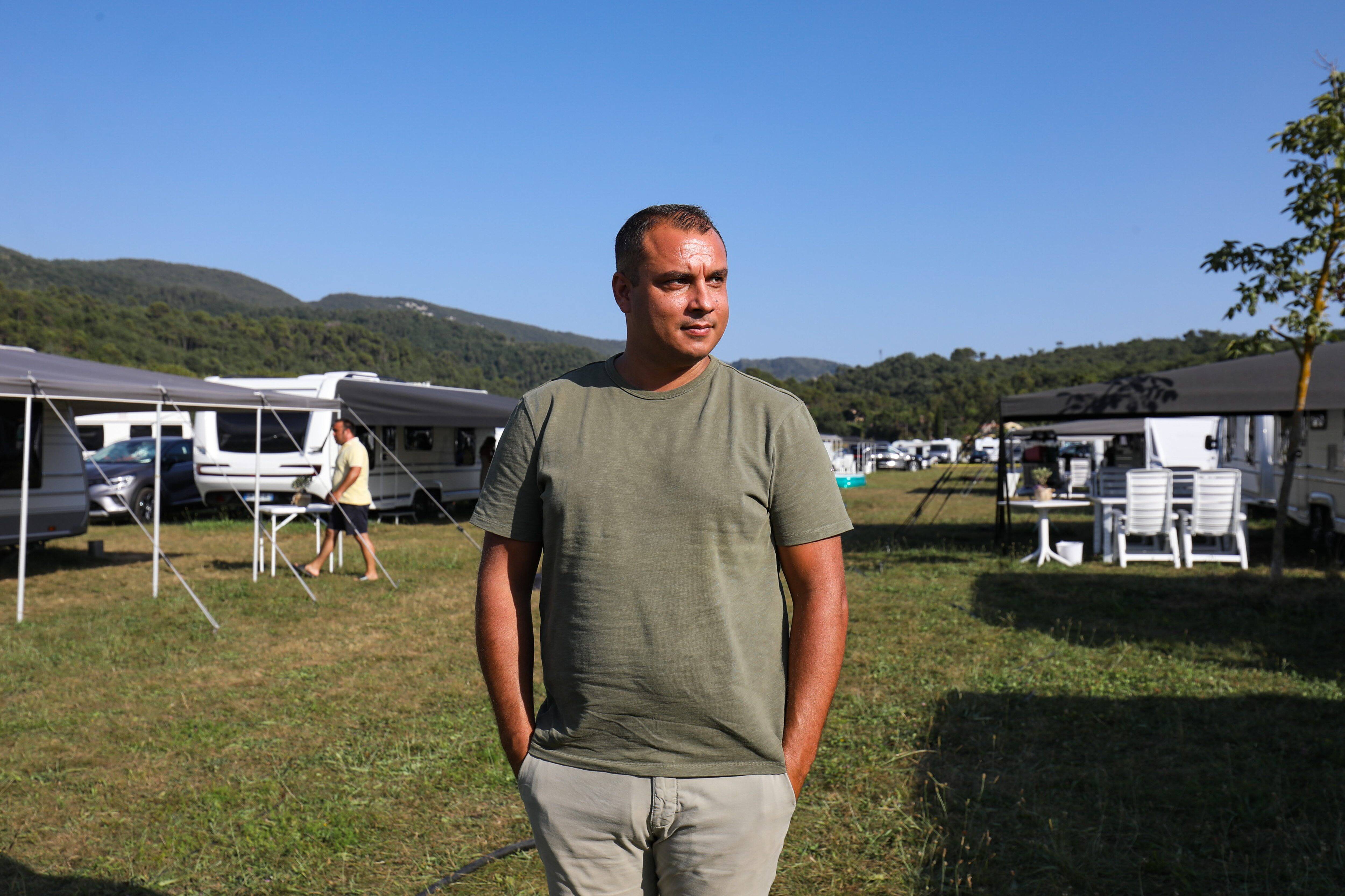 "Nous ne volons pas les poules": un pasteur des gens du voyage installés à Levens fait découvrir sa communauté