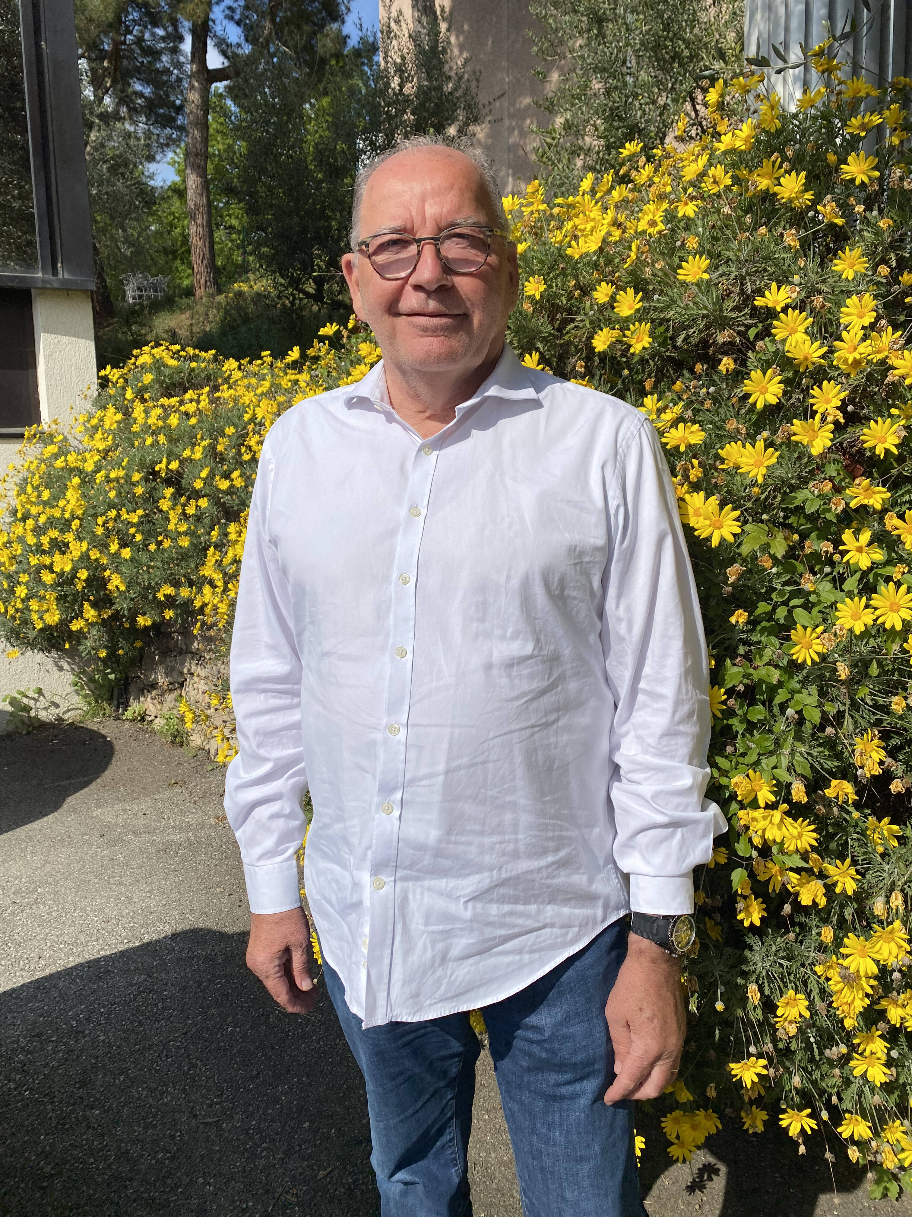 L'ancien maire de Saint-Jeannet, battu en 2020, officialise sa candidature aux élections municipales partielles