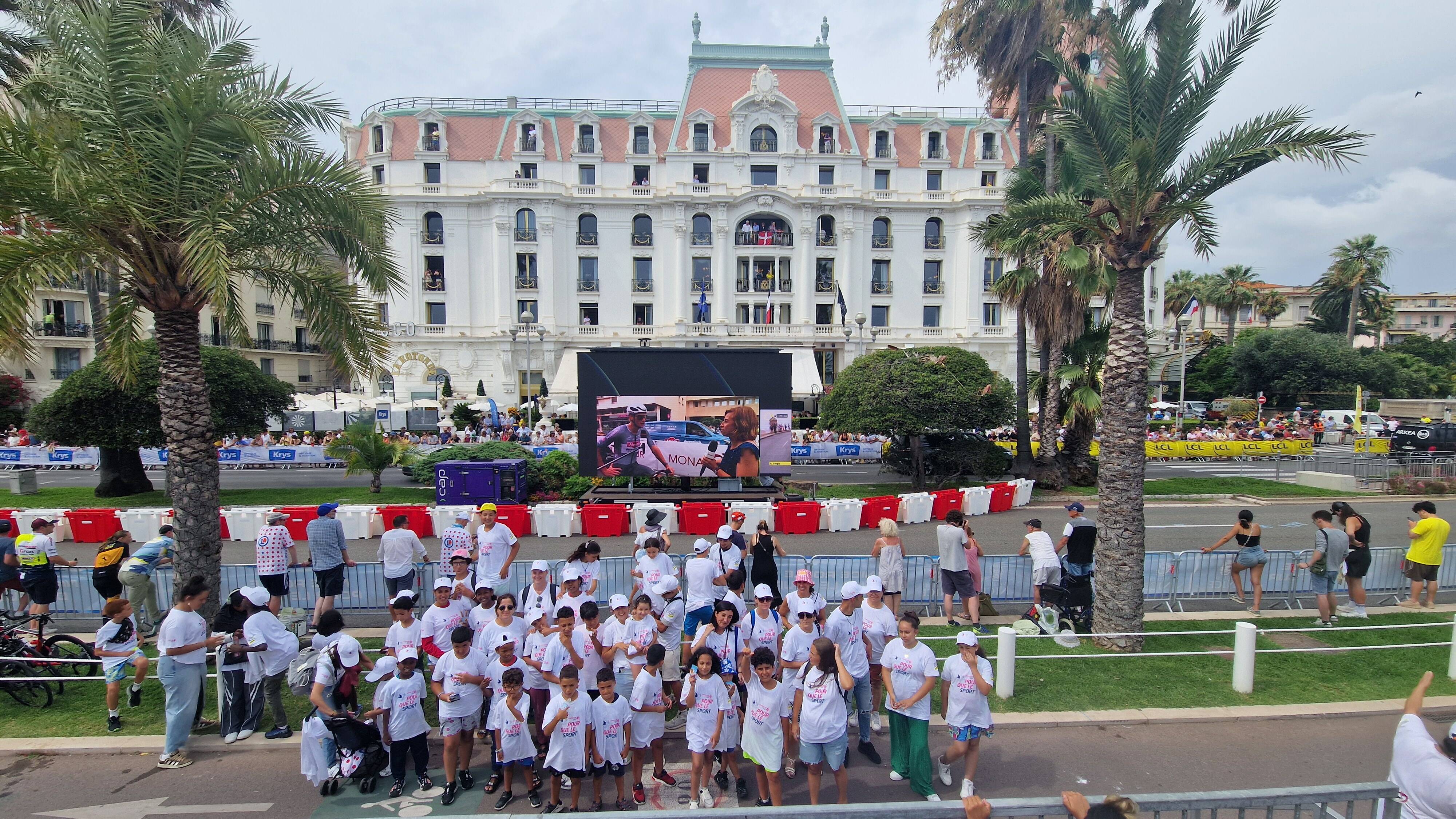 Les jeunes "oubliés du sport" aussi ont pu suivre l'arrivée du Tour de France à Nice