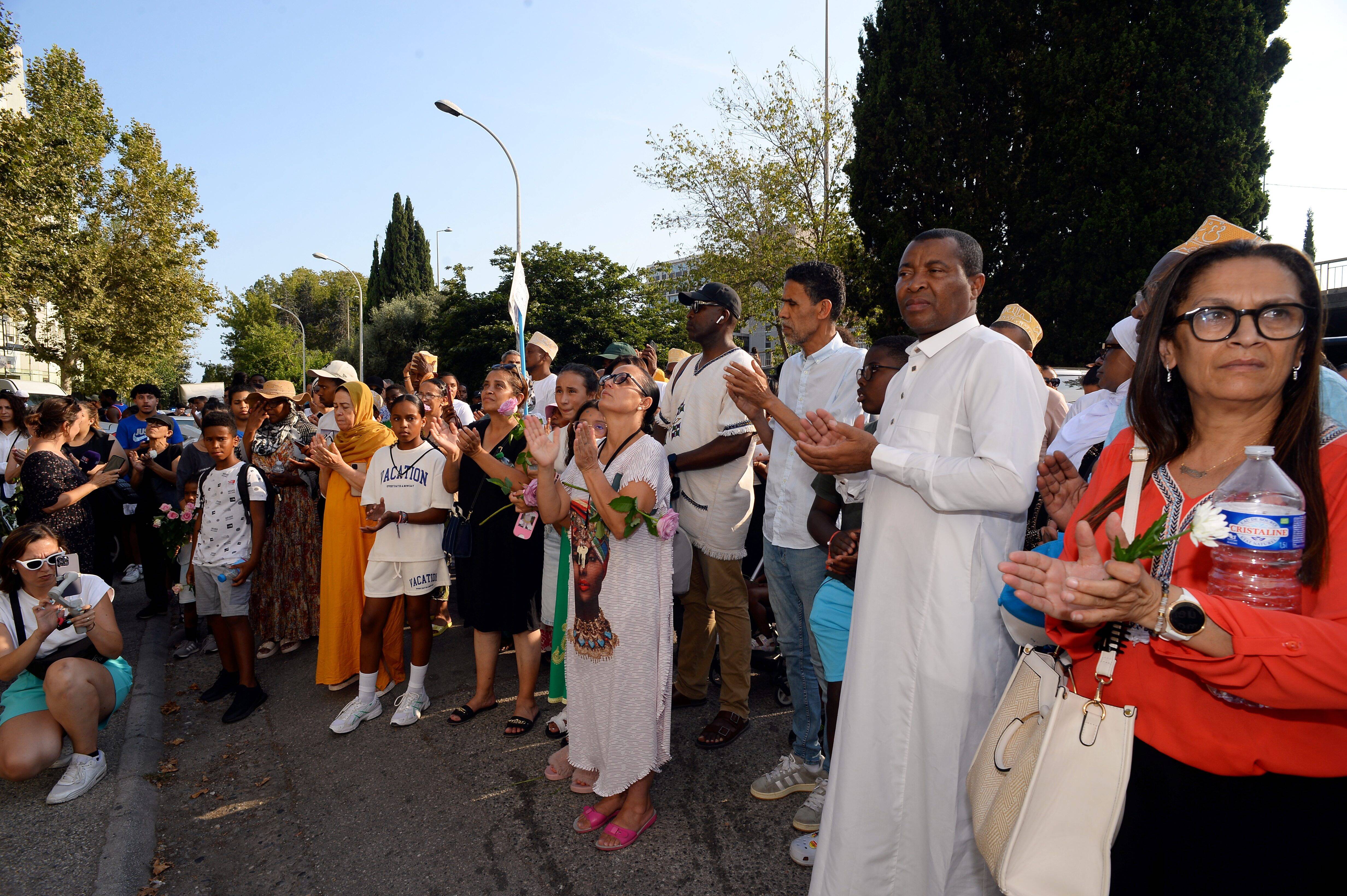 "La peine n'a pas de couleur, pas de religion": les Moulins ont rendu hommage à leurs sept victimes de l'incendie criminel à Nice