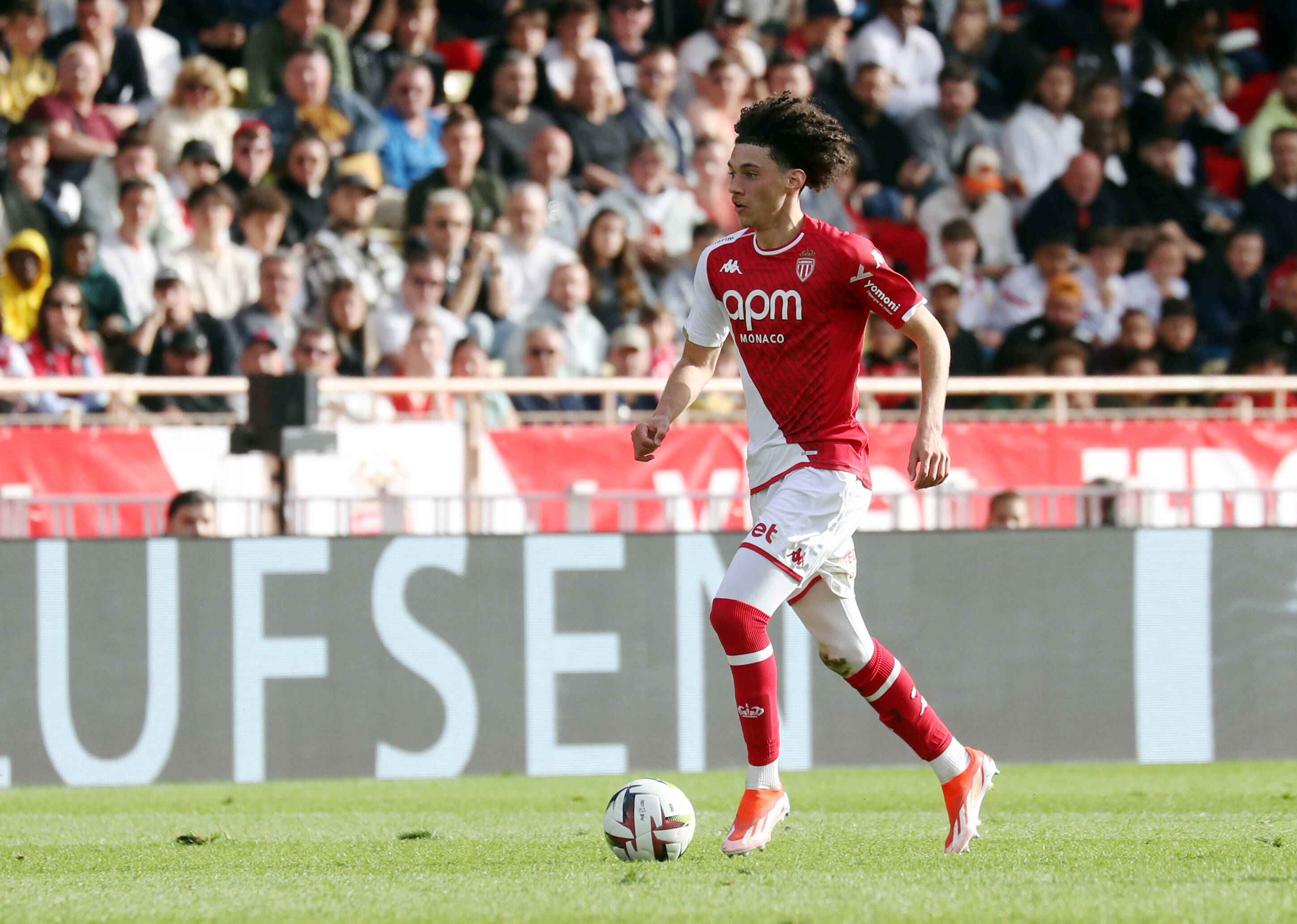 Courtisé par de grands clubs européens, Maghnes Akliouche prolonge son contrat avec l'AS Monaco