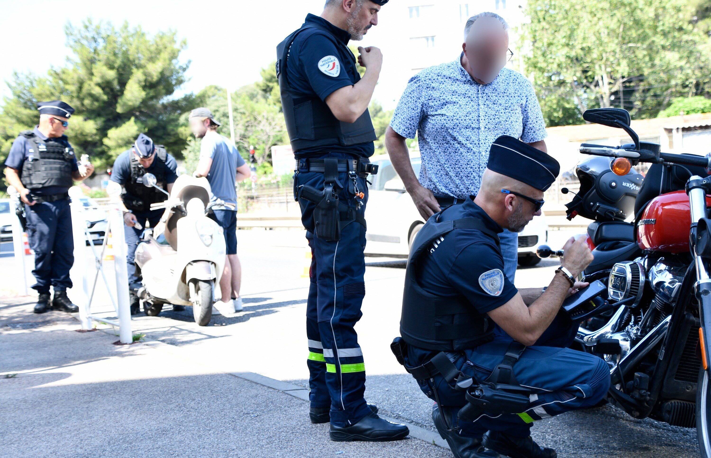 Le conducteur d'un scooter et un automobiliste interpellés lors d'un contrôle routier ce jeudi à Toulon