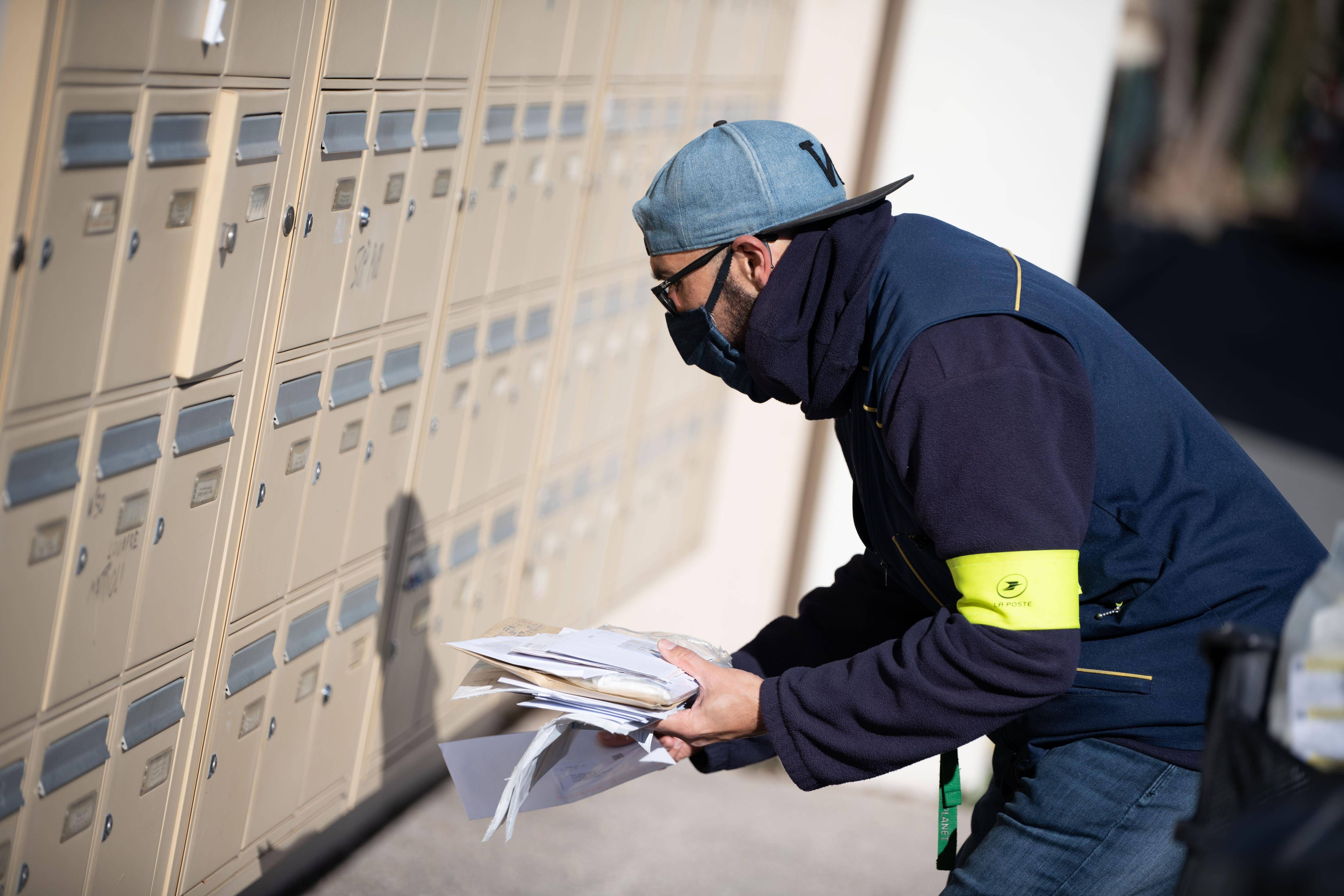 Une factrice agressée pendant sa tournée à Saint-Maximin: la distribution du courrier suspendue dans le quartier