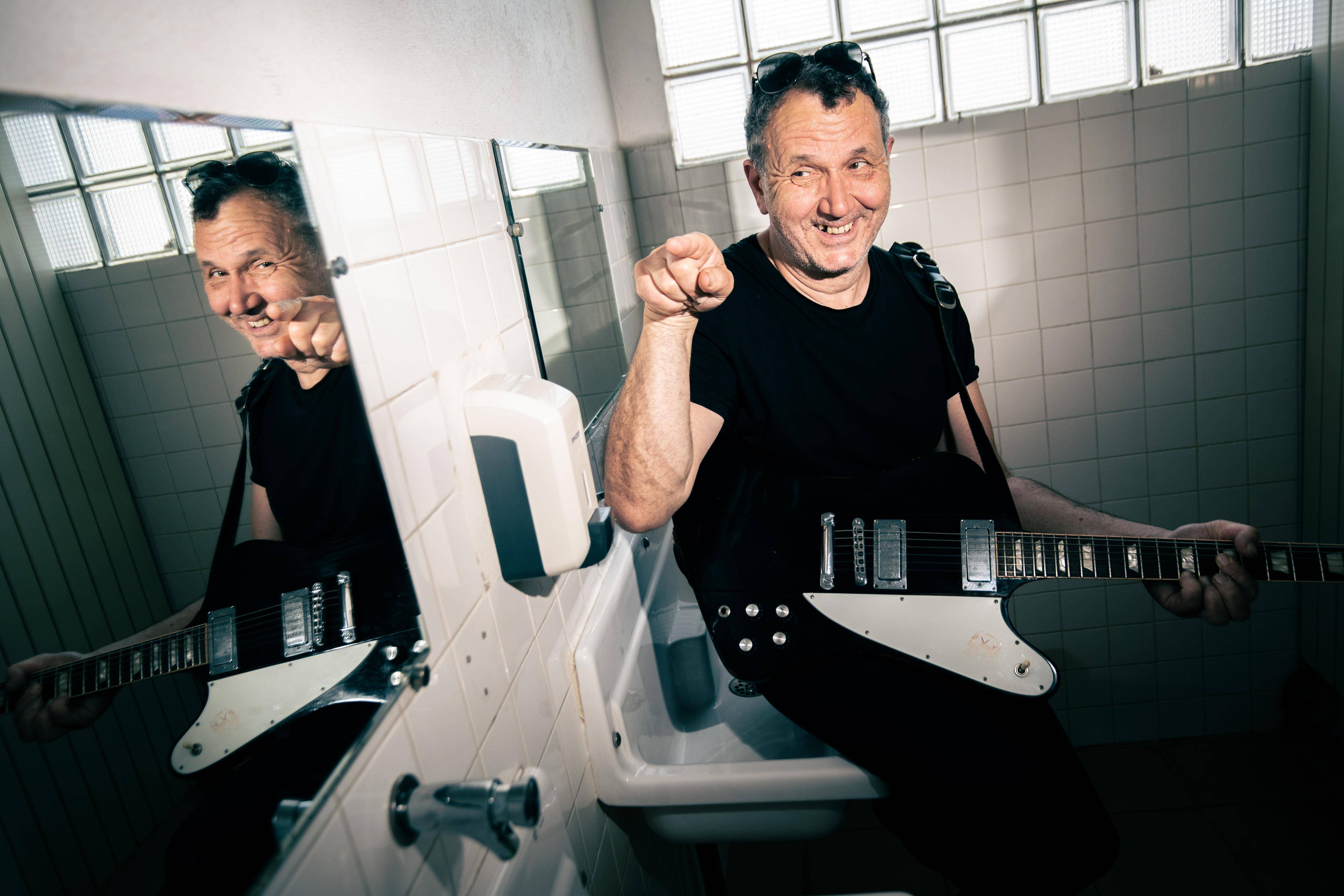 Vous vous rappelez de "Nuit sauvage"? Le chanteur du groupe des années 80 "Les Avions" vous raconte l'histoire du tube