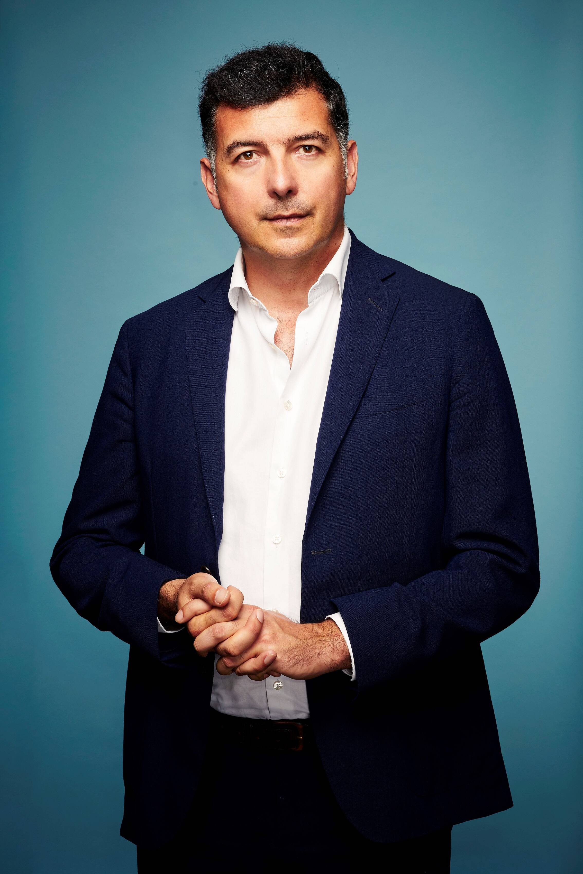 "Le pouvoir, ça s'exerce, mais surtout ça s'exhibe!": un livre passe au crible vingt et un lieux de pouvoir en France