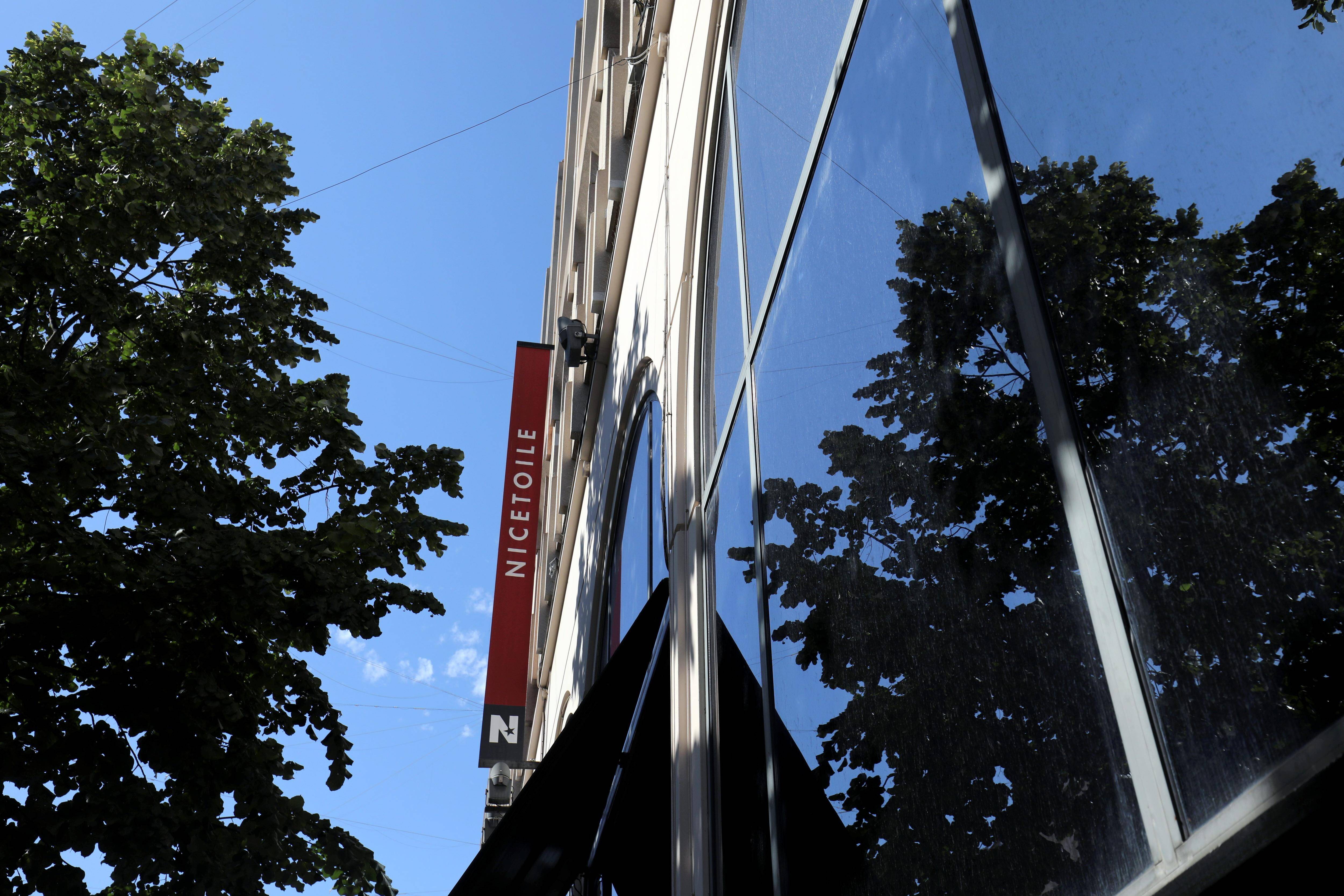 Un homme fait une chute mortelle de trois étages dans le centre commercial Nicetoile, des témoins sous le choc