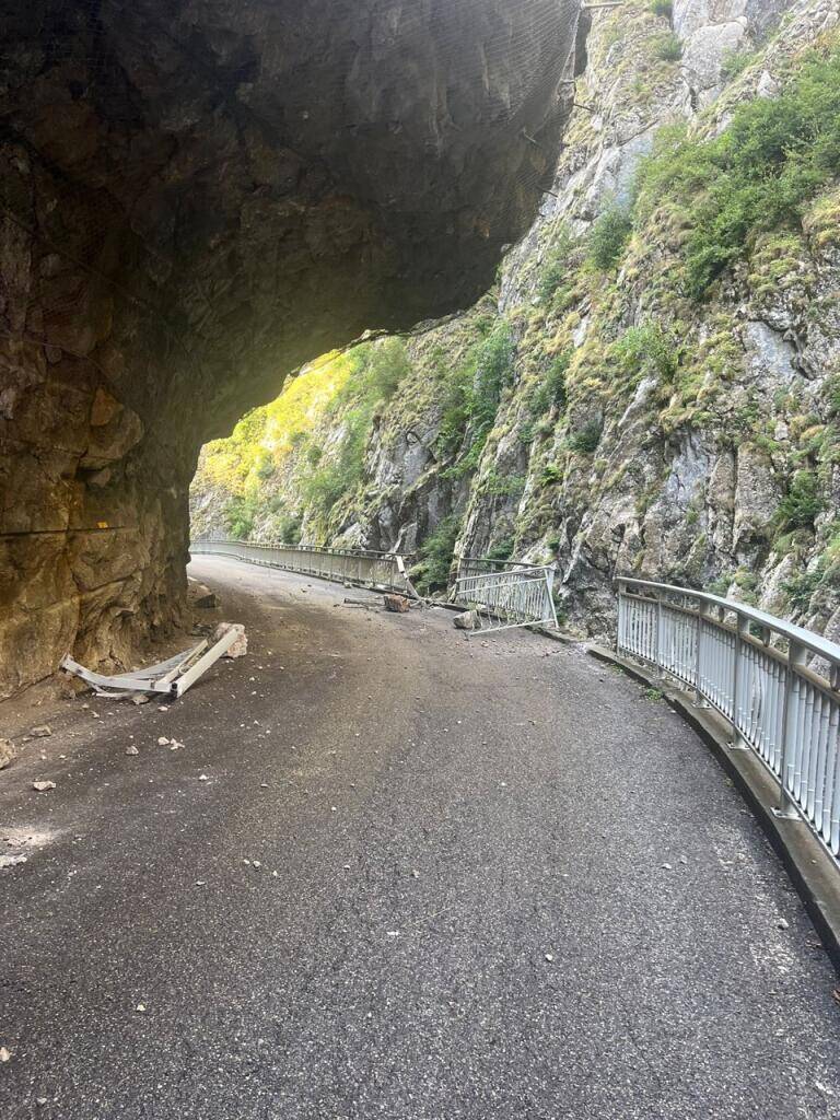 Route coupée dans les deux sens au niveau des clues de Saint-Auban après un éboulement