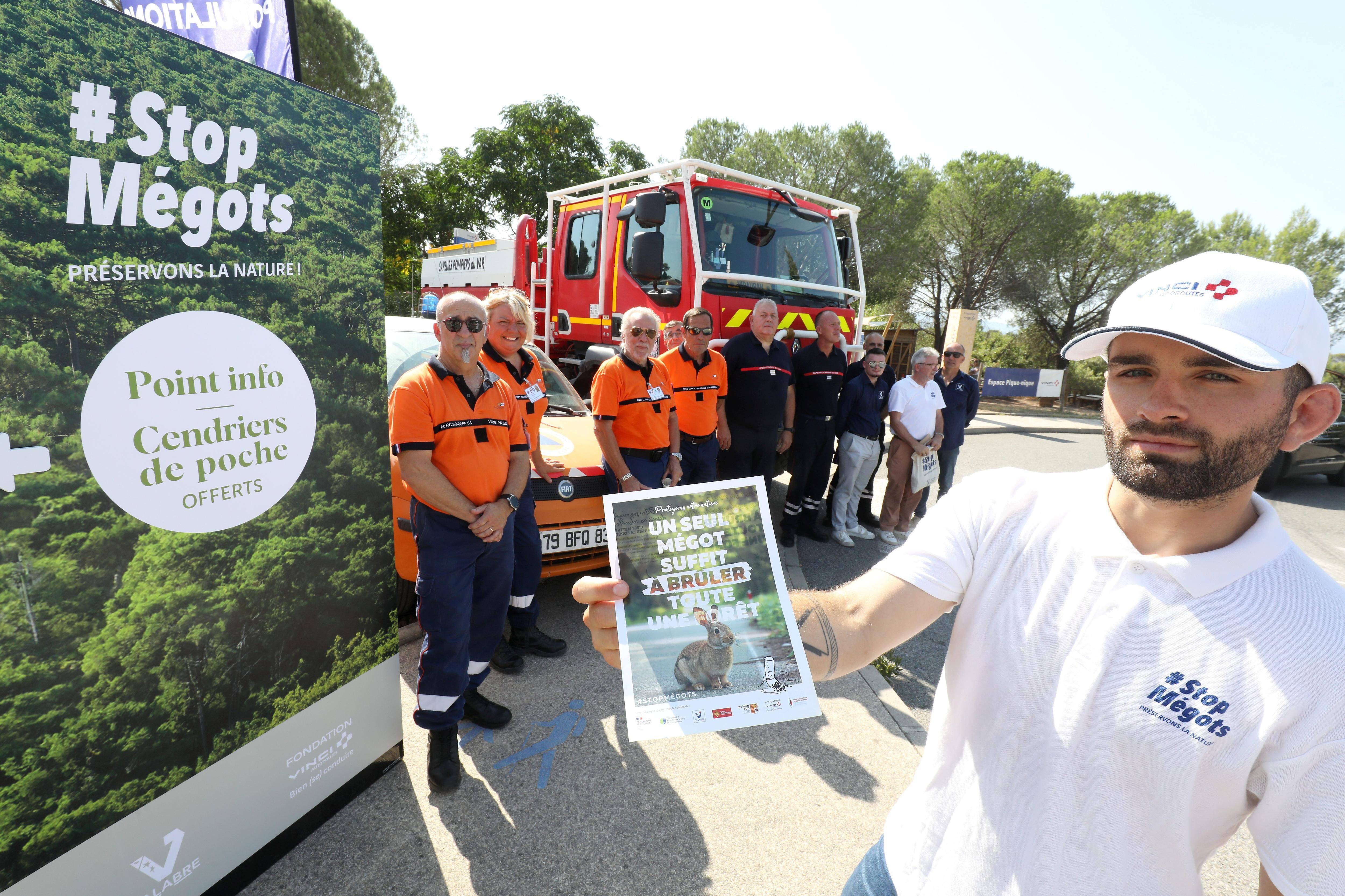 Opération de sensibilisation sur l'aire de Vidauban Sud, pour que l'autoroute des vacances ne devienne pas celle de l'enfer