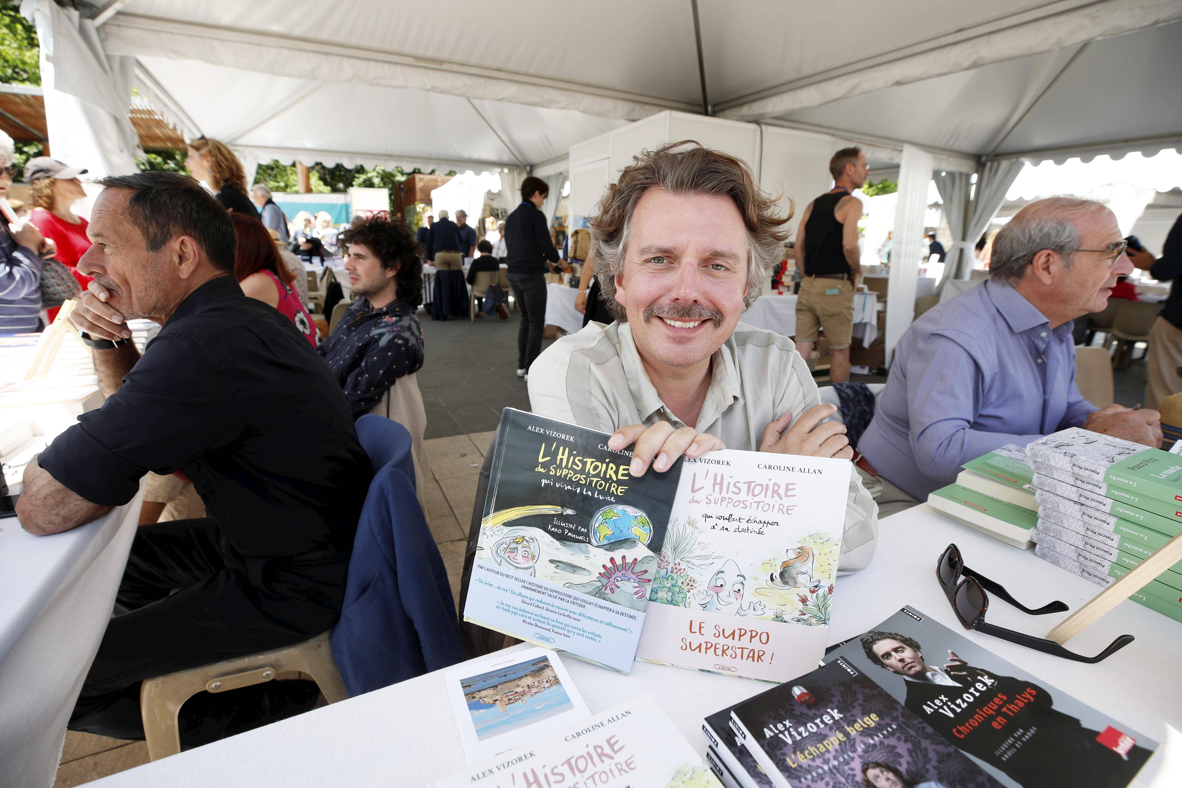 "J'avais en tête cette histoire de héros suppositoire": Alex Vizorek présente ses contes loufoques pour enfants à Ramatuelle dimanche