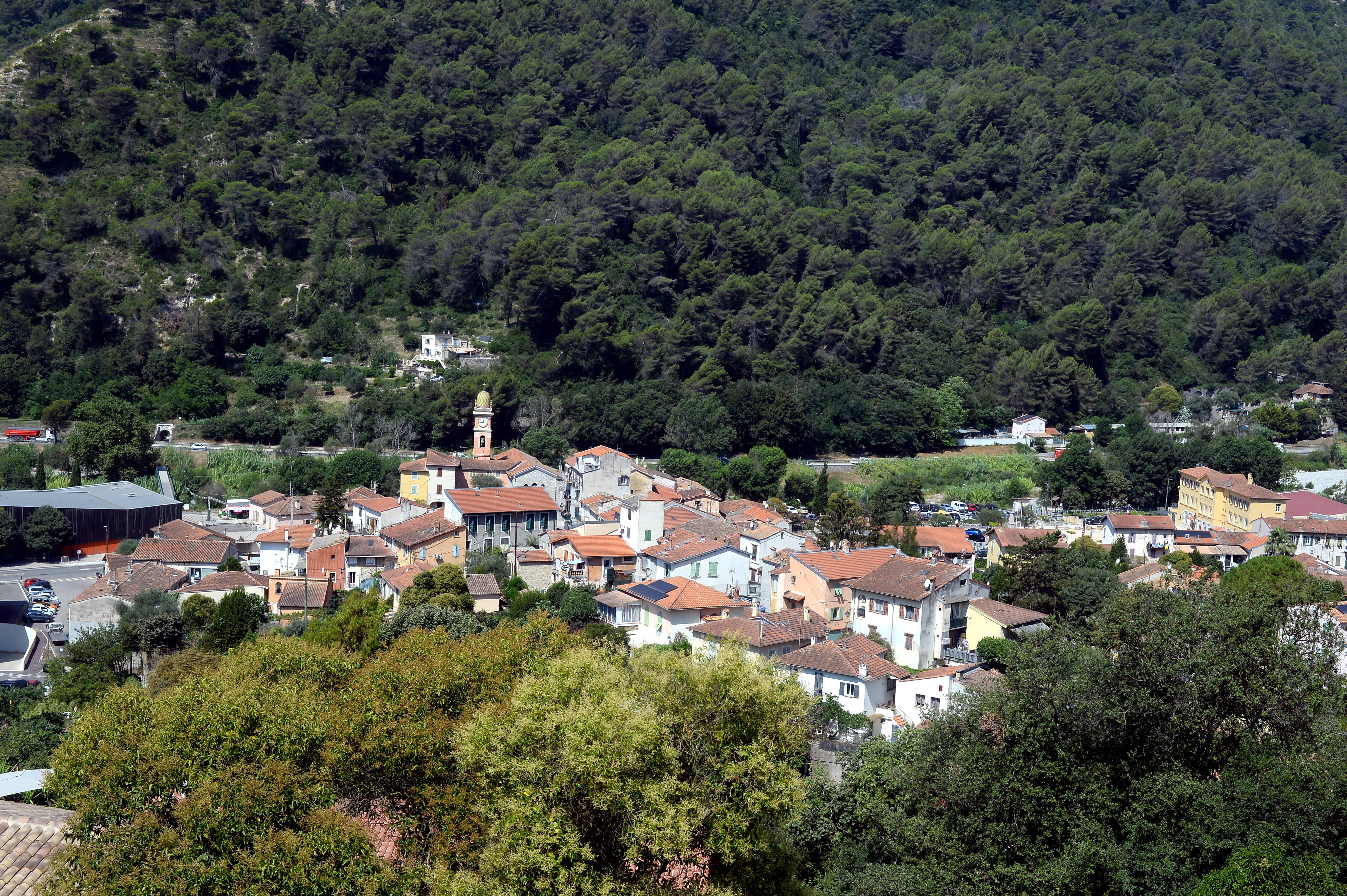 "On ne peut pas interdire de construire, mettez-vous ça dans la tête!": de nouveaux projets de logements à Drap divisent les élus
