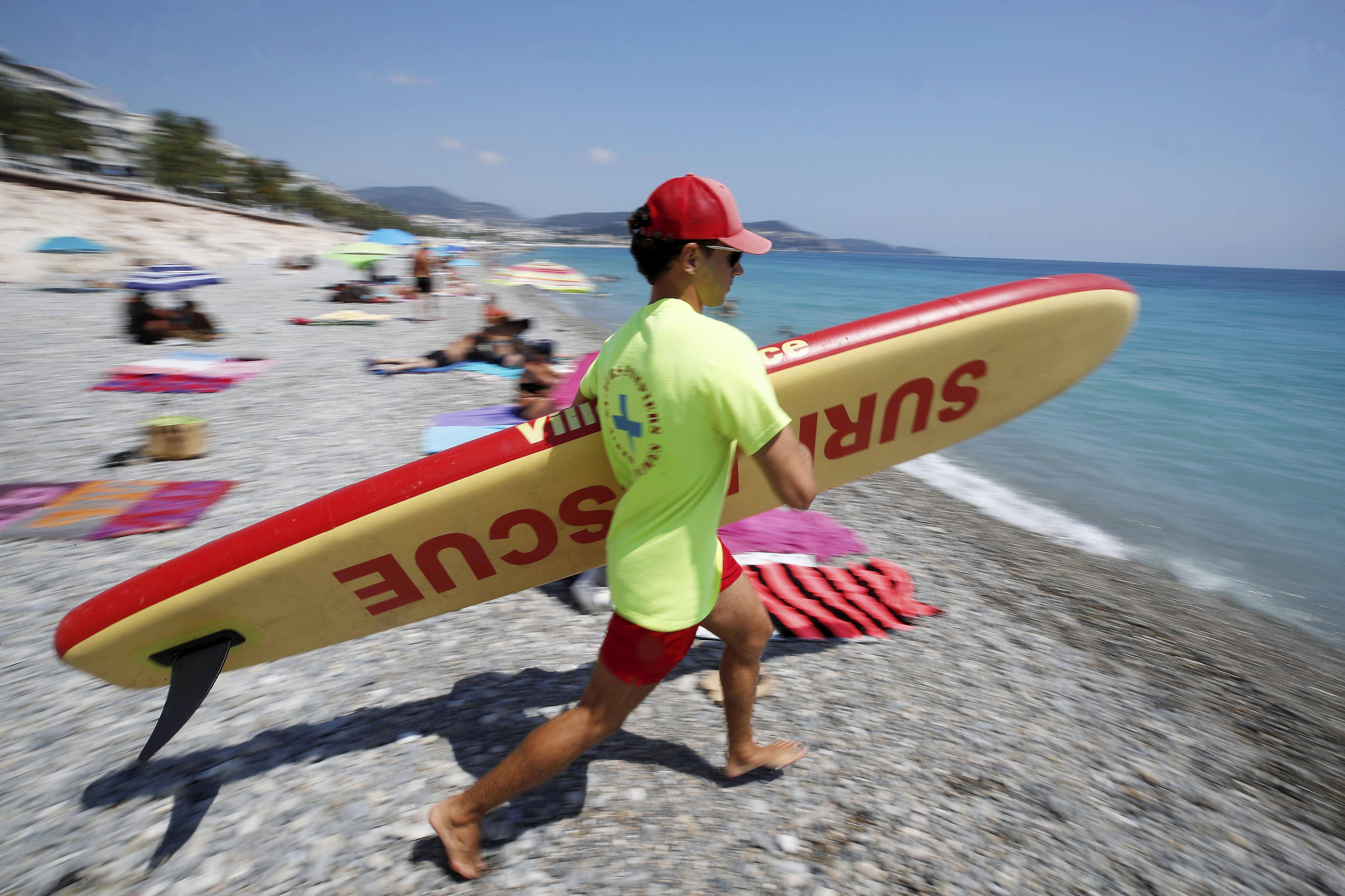 Dix morts par noyade en un mois sur le littoral azuréen, cinq en une semaine... Les pompiers "tirent la sonnette d'alarme"