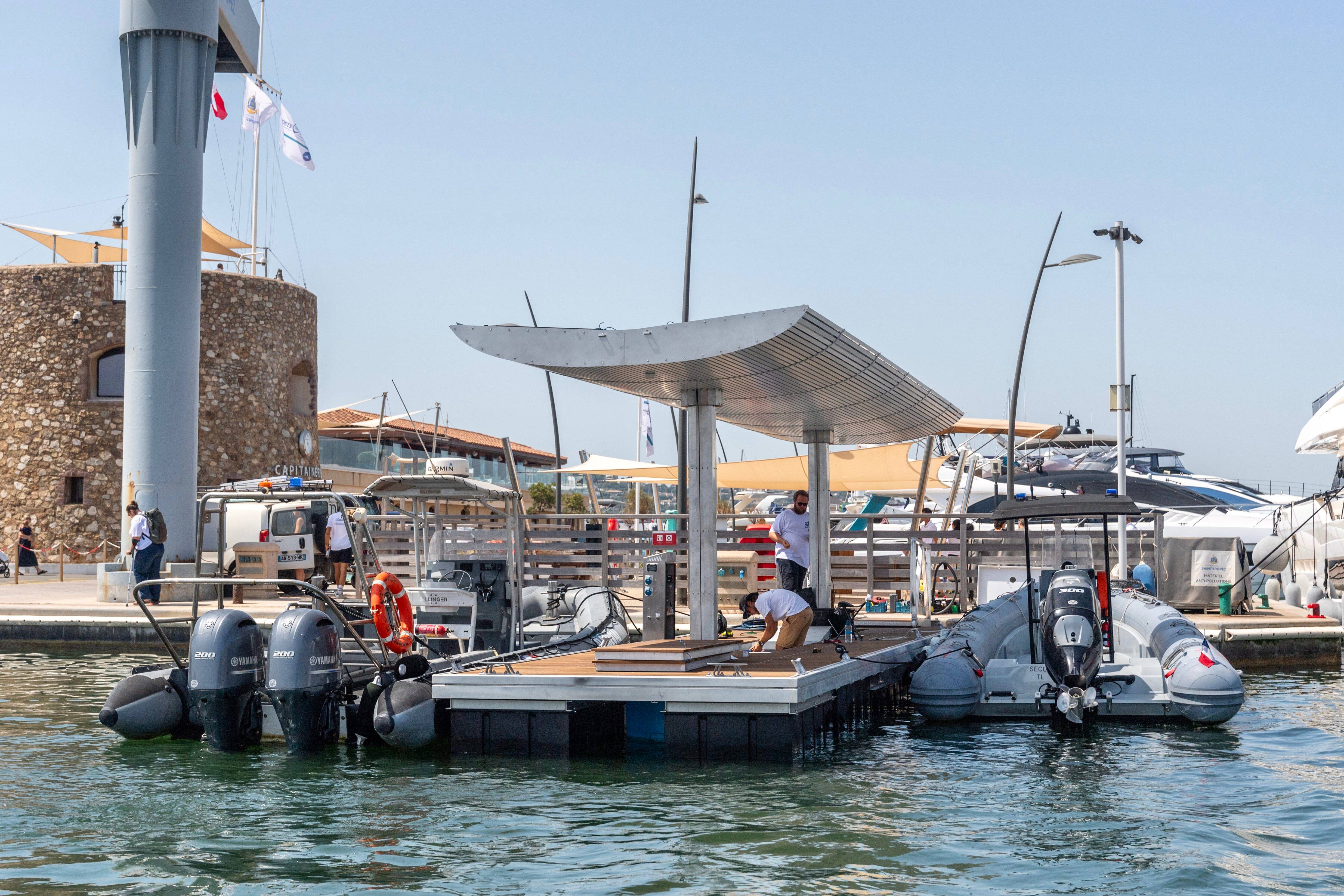 Un prototype de ponton écologique testé sur le port de Saint-Tropez