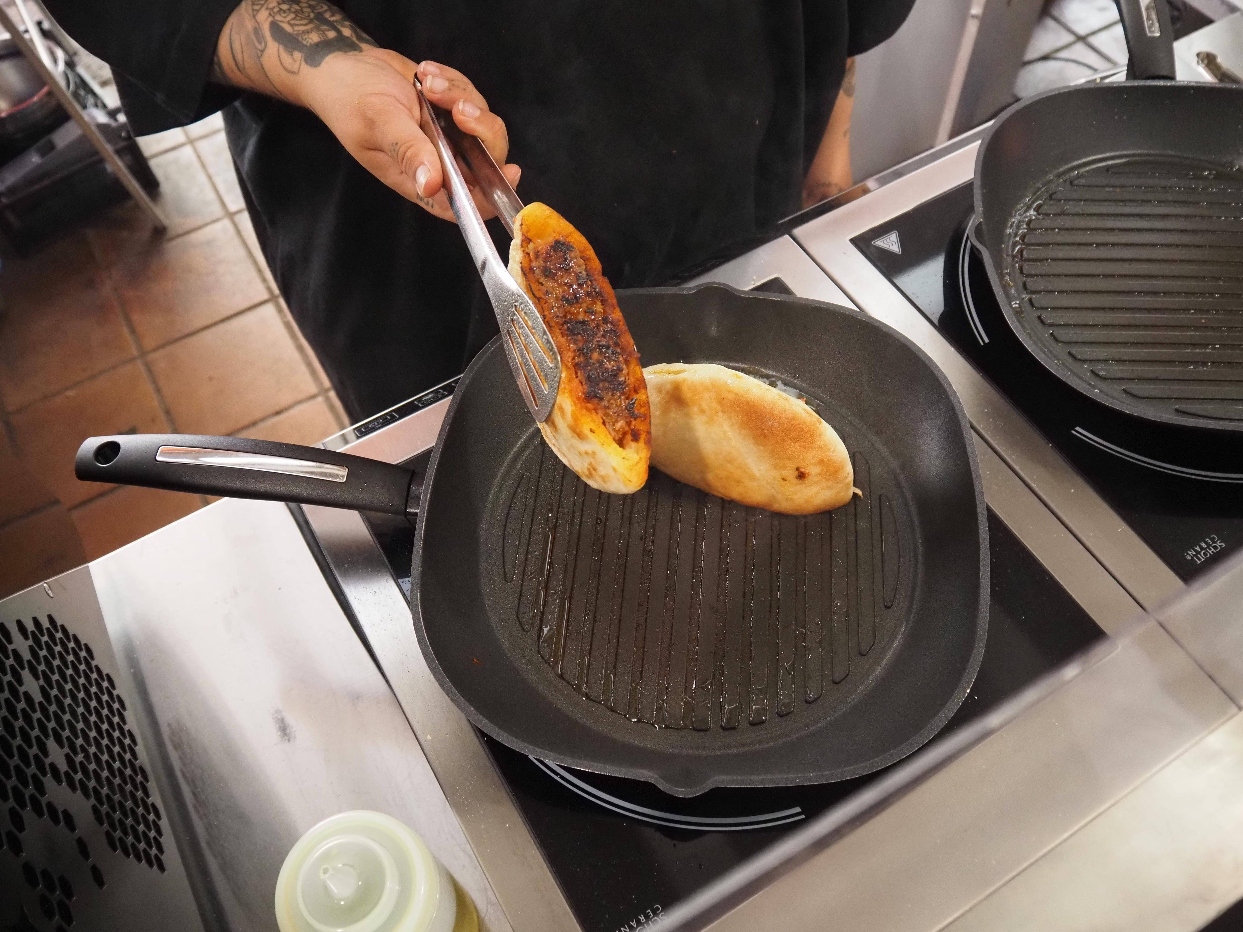 Apprenez à cuisiner les arayes à la merguez comme chez Taïm à Cannes, un stand de succulente street food israélienne