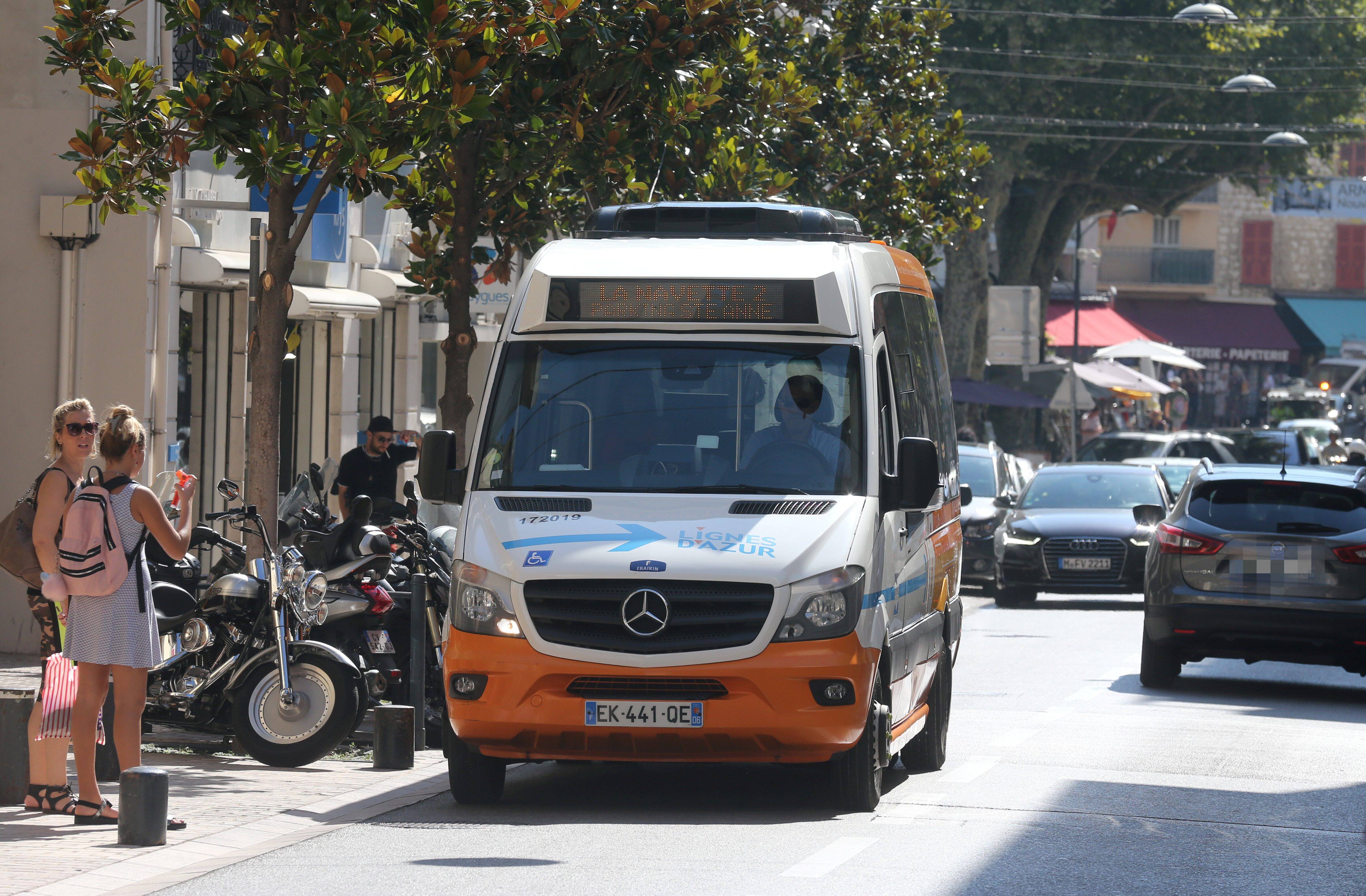 À Vence, il est accusé d'agression sexuelle par l'adolescente qu'il a pris en autostop