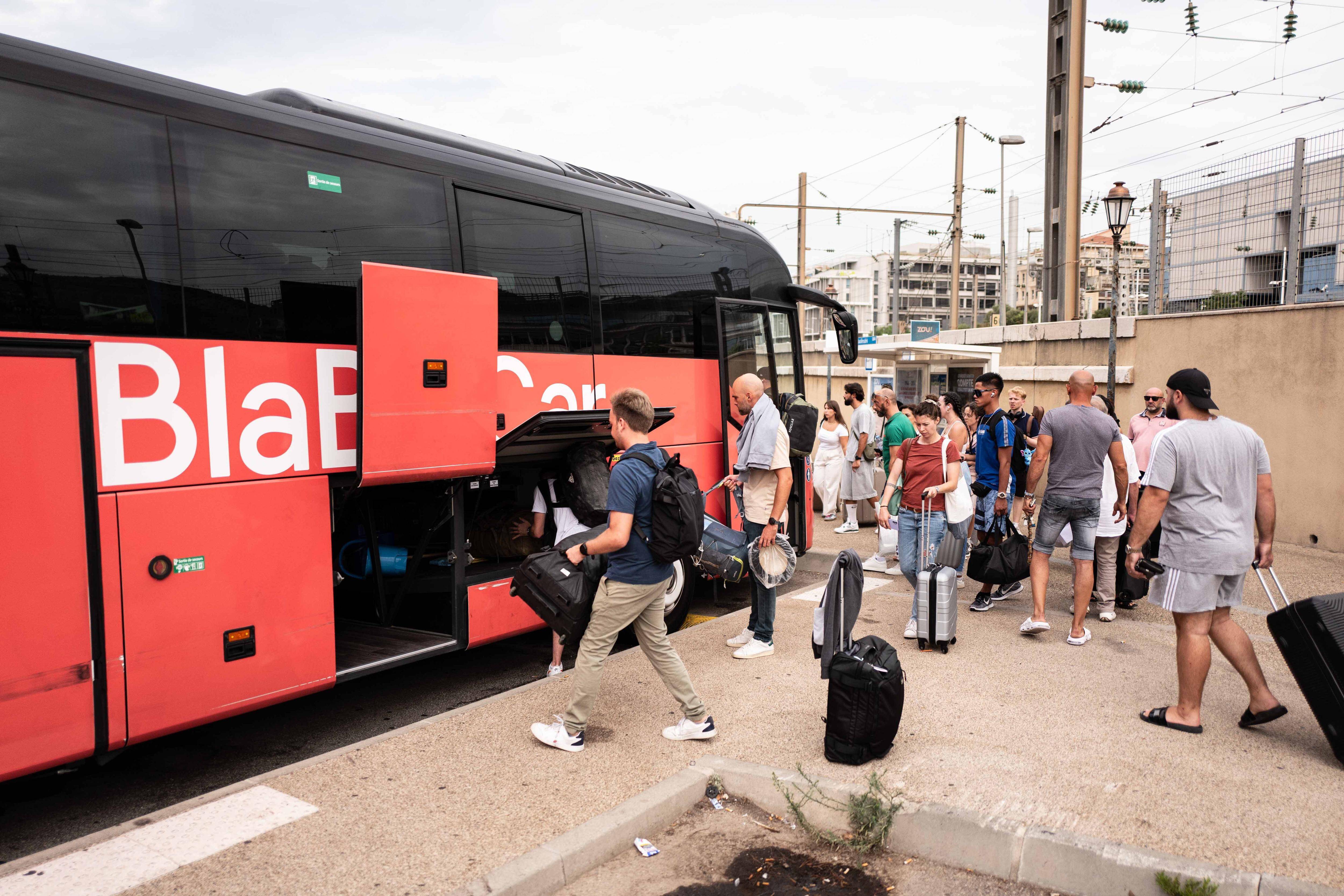 "On ne sait pas comment on va faire": en gare de Toulon après l'arrêt total du trafic ce jeudi matin, c'est l'incompréhension... et la débrouille