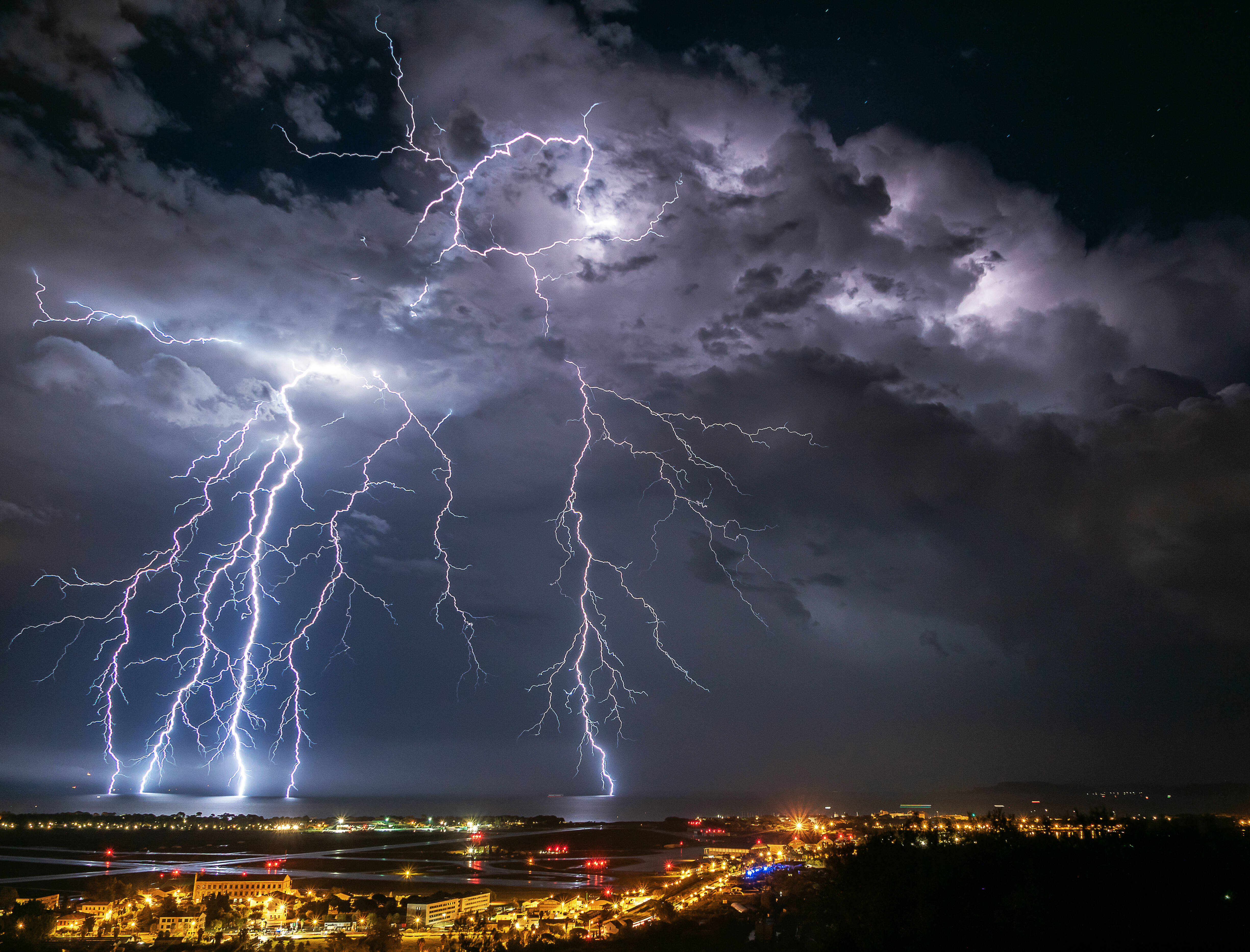 Presque 800 impacts de foudre en quelques heures, l'activité électrique a été très intense jeudi matin dans le Var et les Alpes-Maritimes