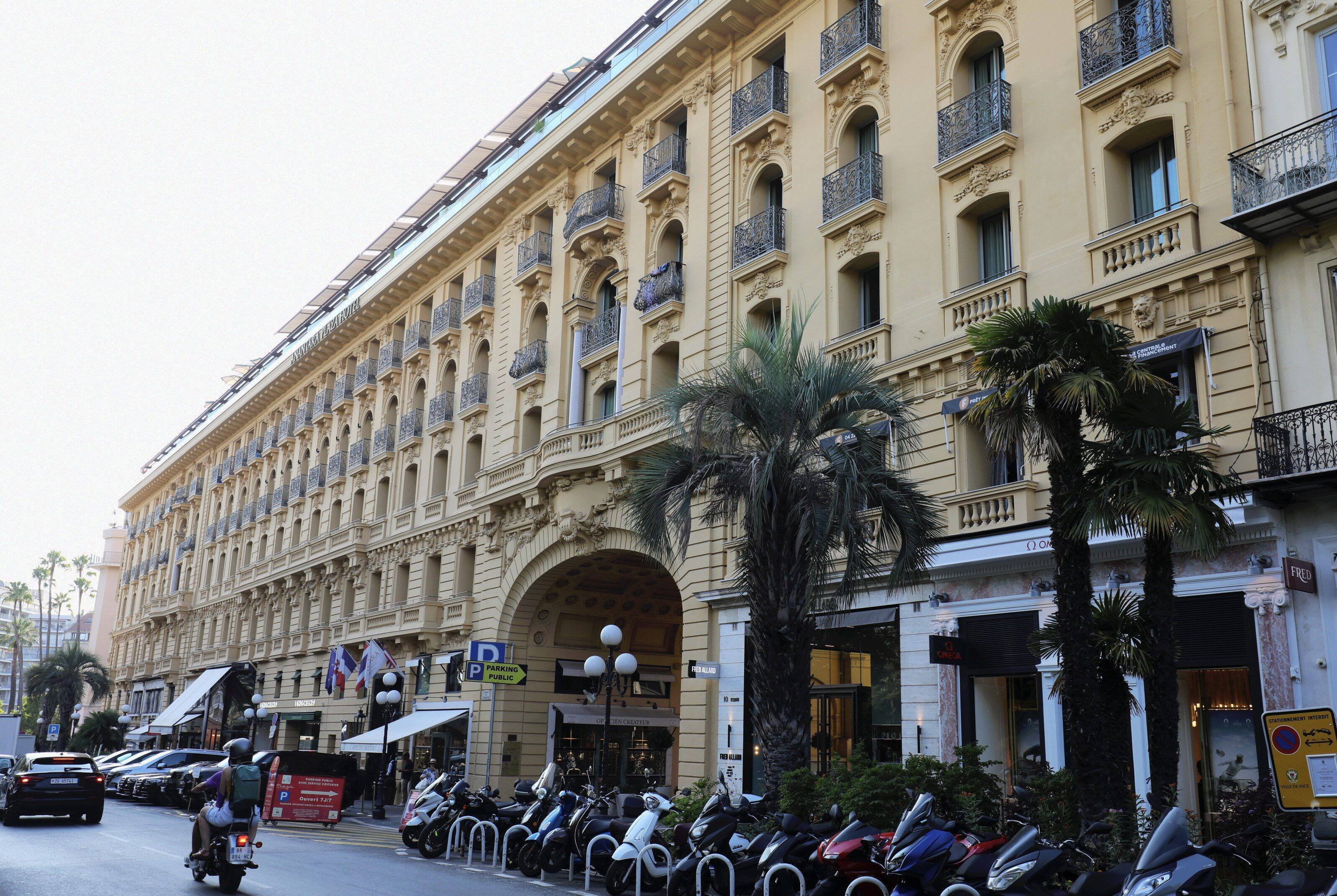 "Je ne peux plus ouvrir mes fenêtres et profiter de mon balcon": à Nice, la difficile cohabitation entre des riverains et un hôtel