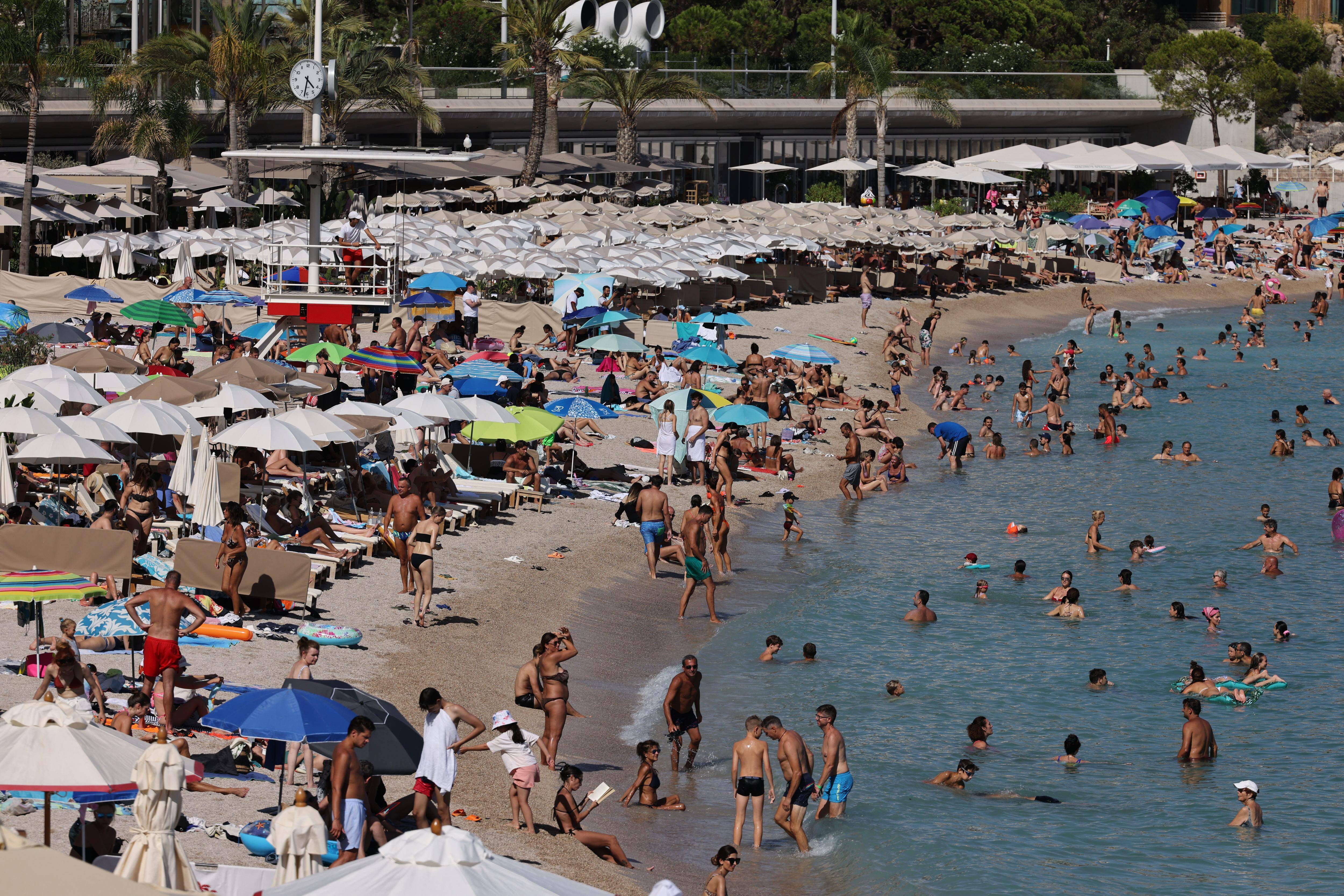 "Oui ça a été une belle saison": les plages du Larvotto à Monaco ont fait le plein cet été